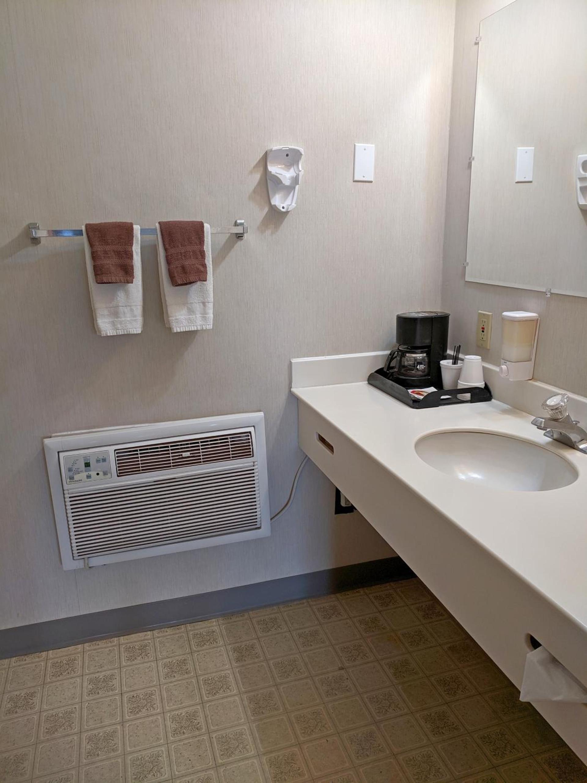 Aquarius Inn photo 27
