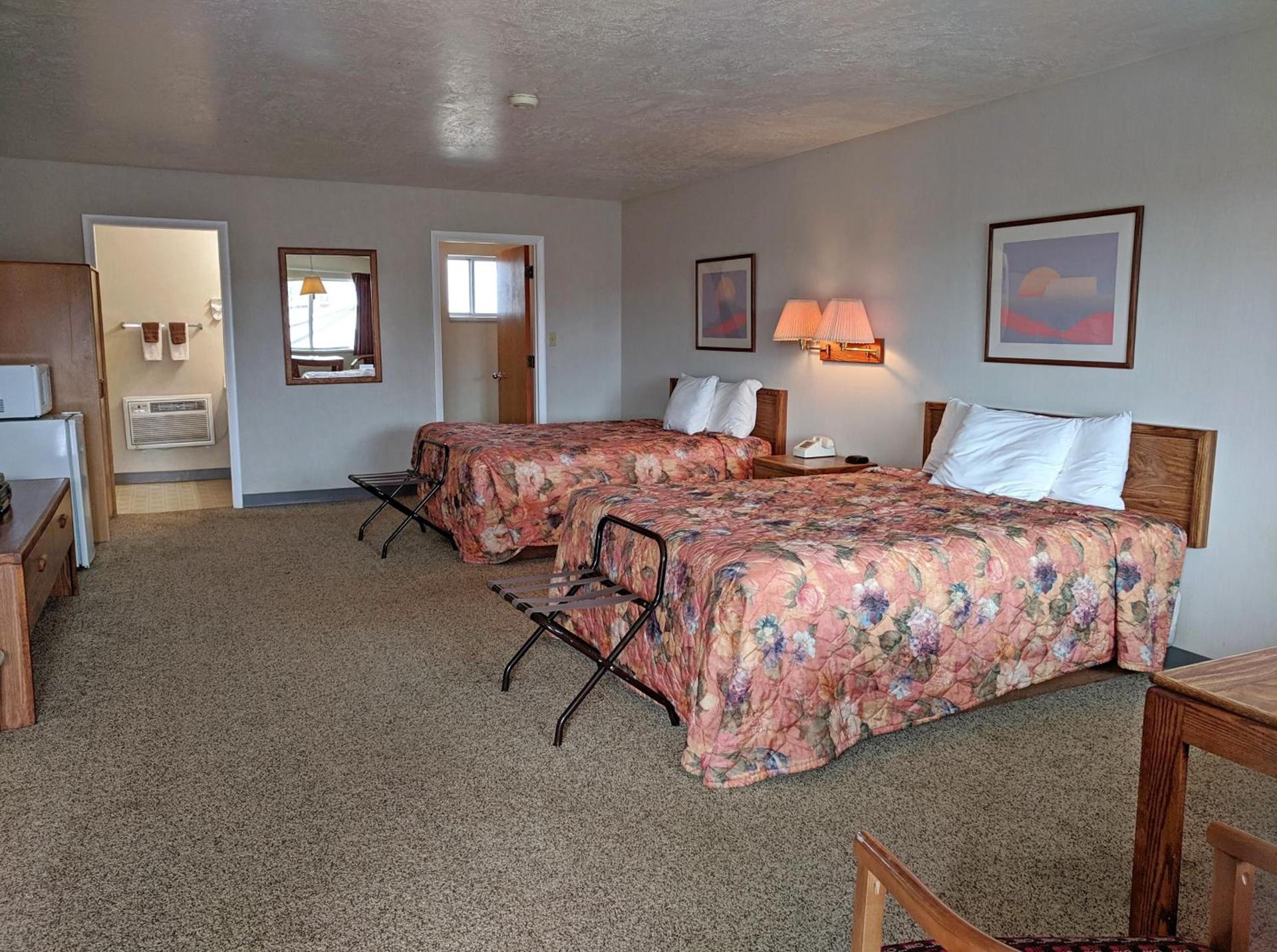 Aquarius Inn photo 25