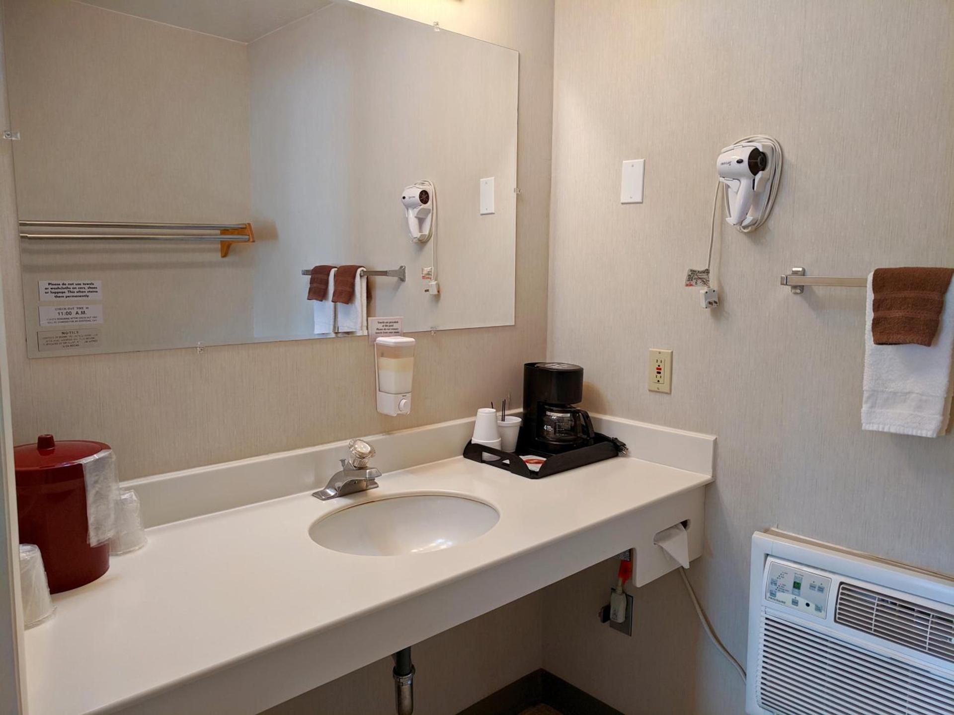 Aquarius Inn photo 24