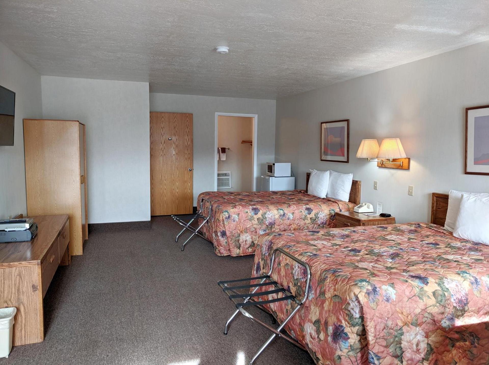Aquarius Inn photo 22