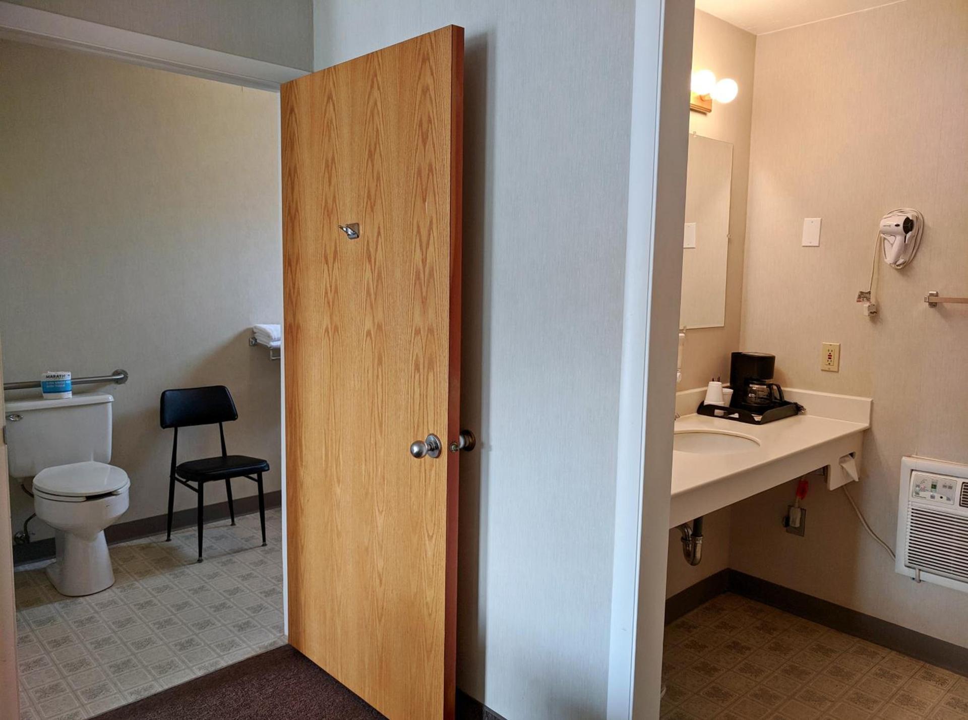 Aquarius Inn photo 23