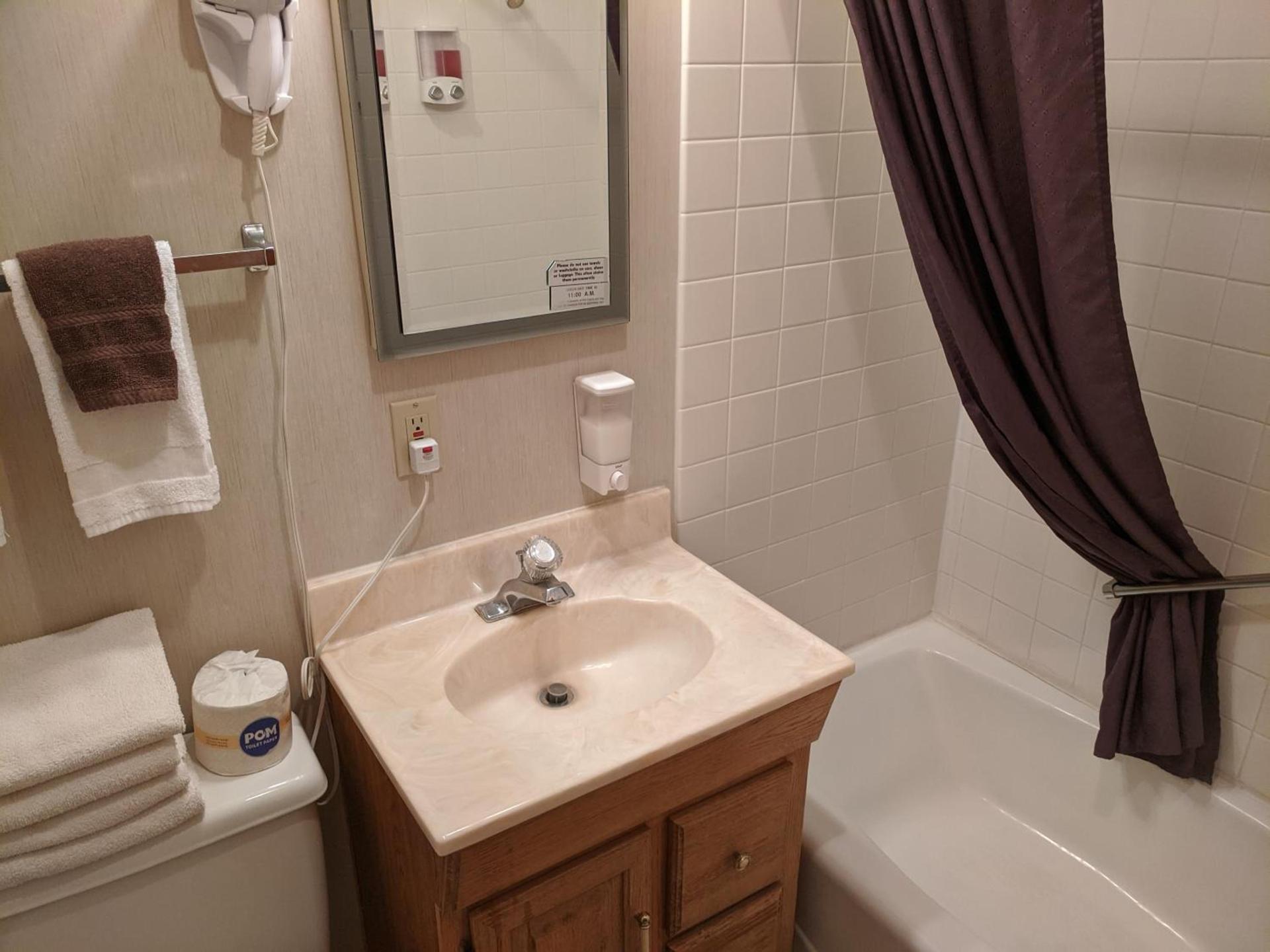 Aquarius Inn photo 21