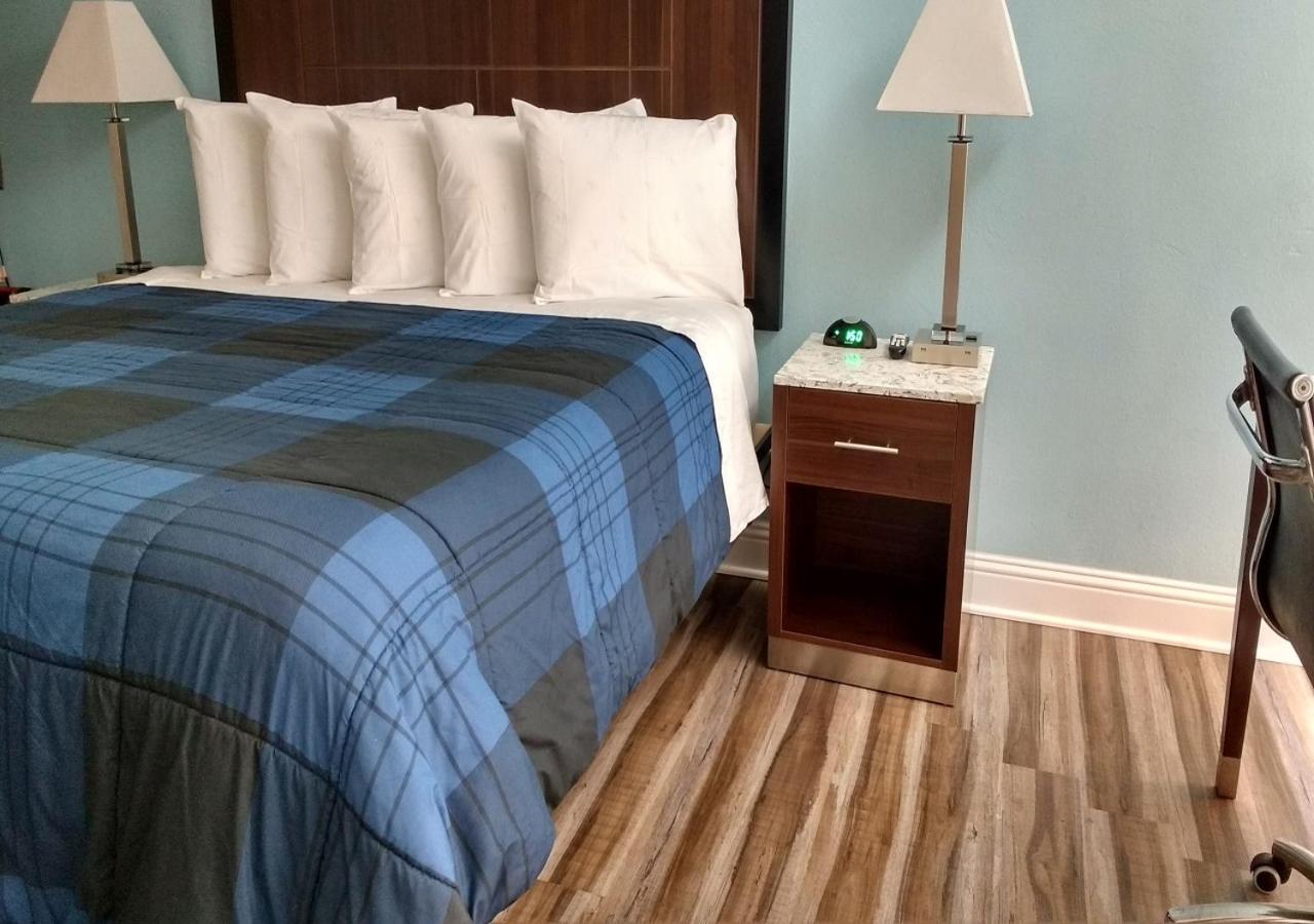 Dolphin Cove Motel photo 79