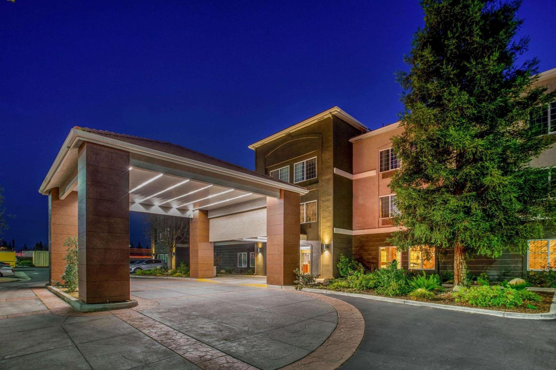 La Quinta by Wyndham Bakersfield North photo 34