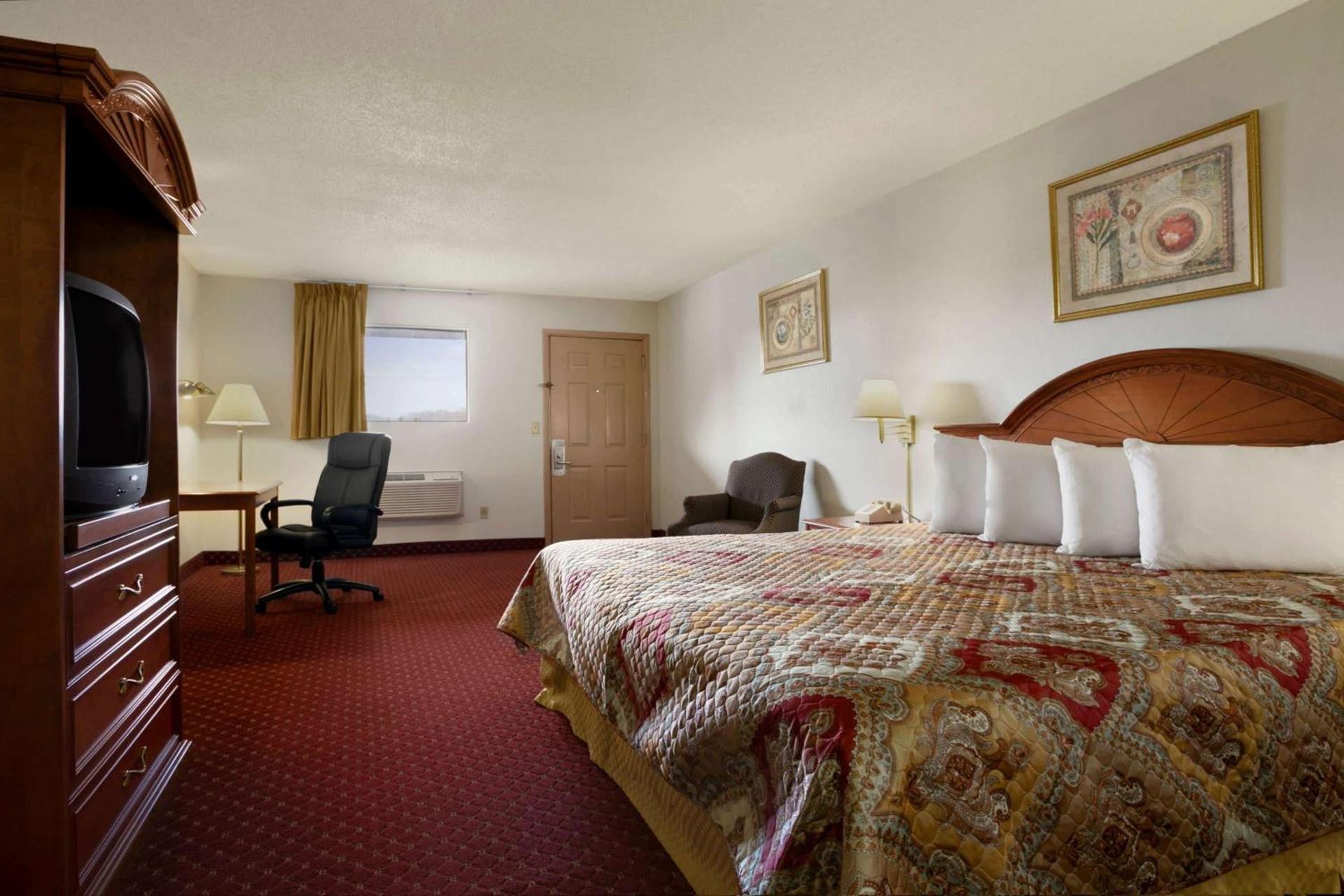 Days Inn by Wyndham Huntington photo 42