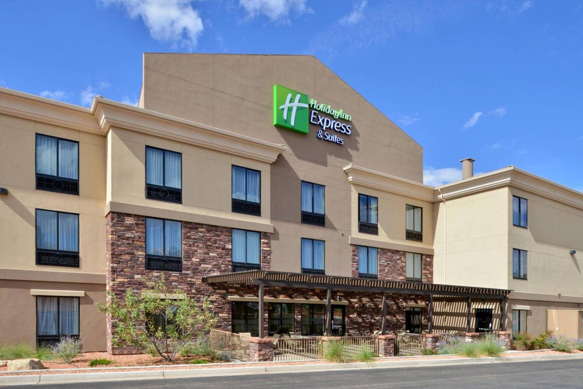 Holiday Inn Express & Suites Page - Lake Powell Area by IHG photo 1