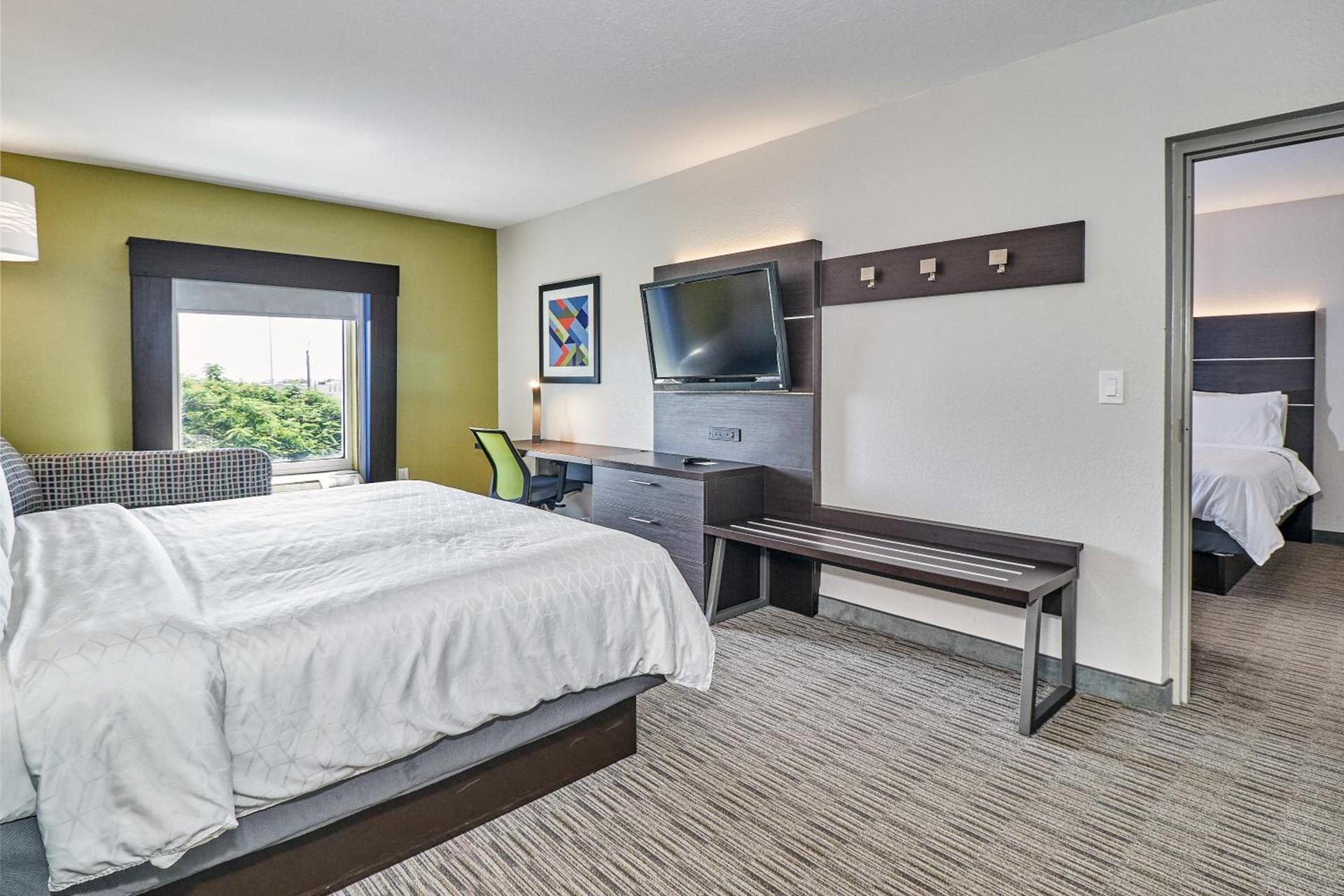 Holiday Inn Express Hotel & Suites Clearwater US 19 North by IHG photo 13