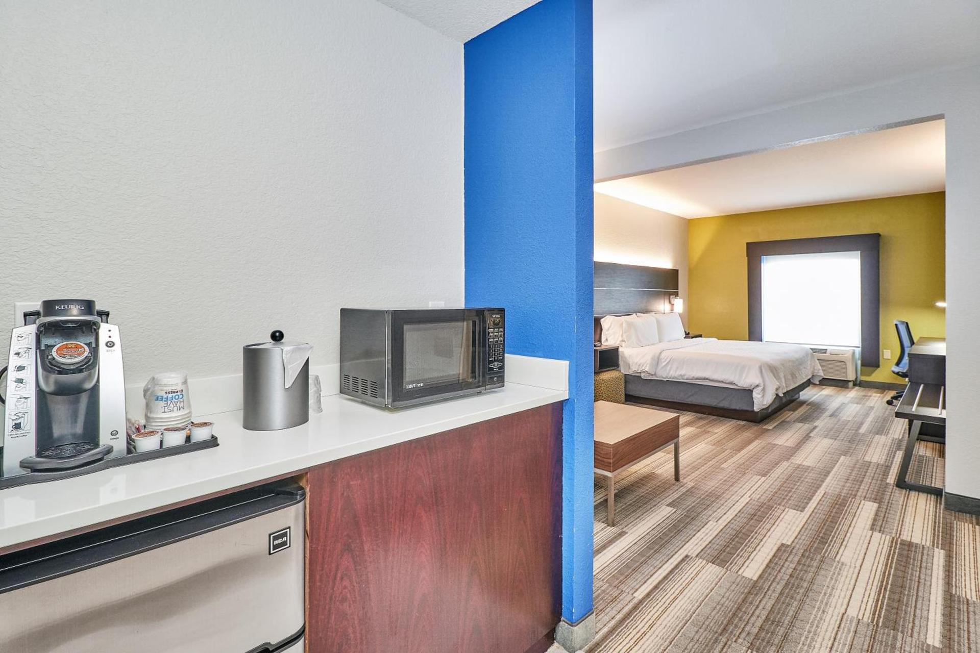 Holiday Inn Express Hotel & Suites Clearwater US 19 North by IHG photo 40