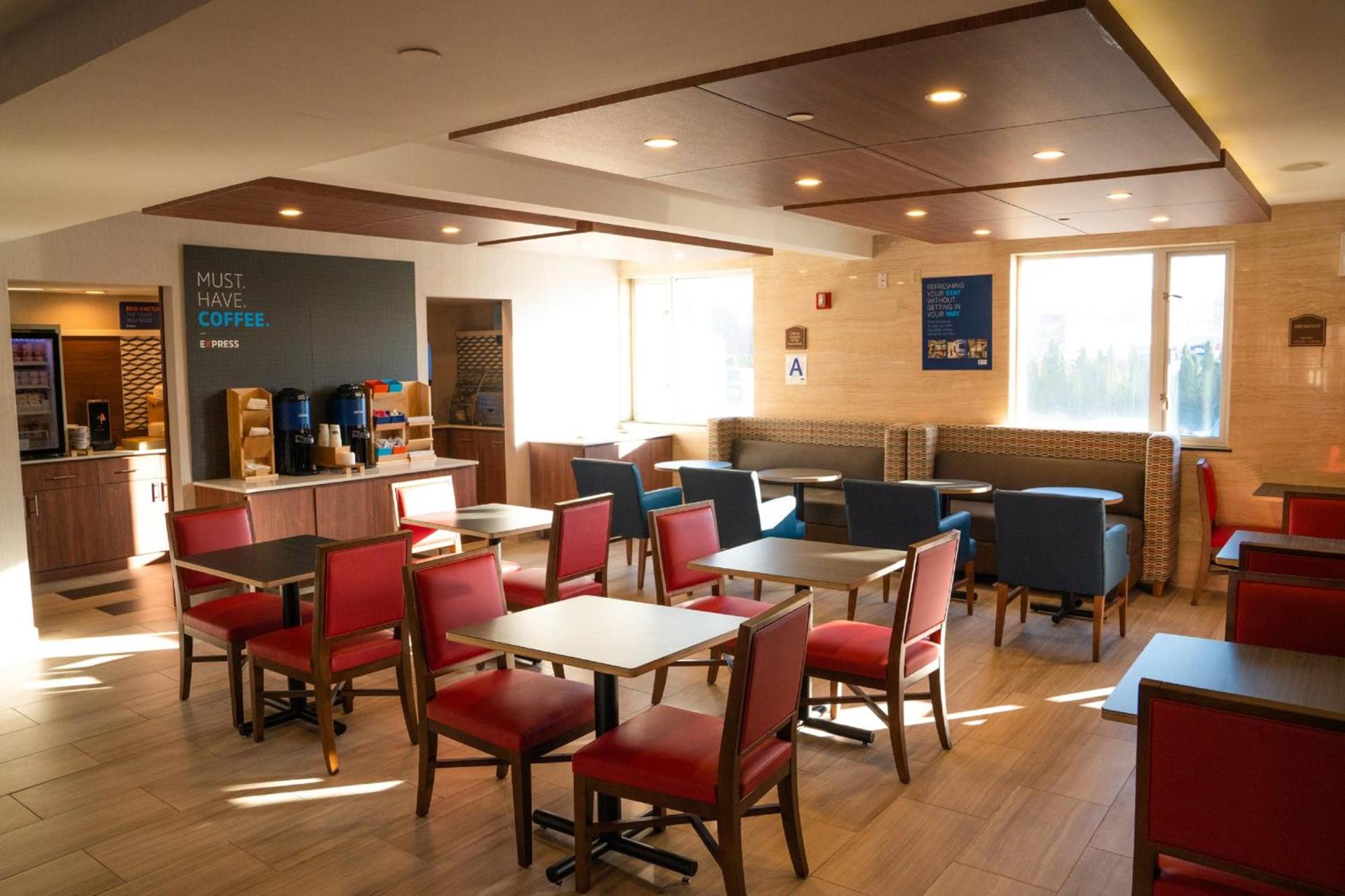 Holiday Inn Express Maspeth by IHG photo 15