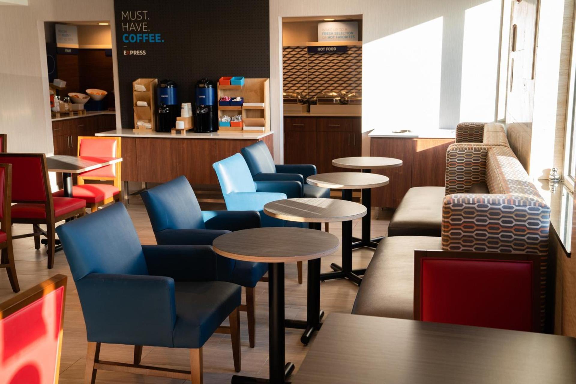Holiday Inn Express Maspeth by IHG photo 11