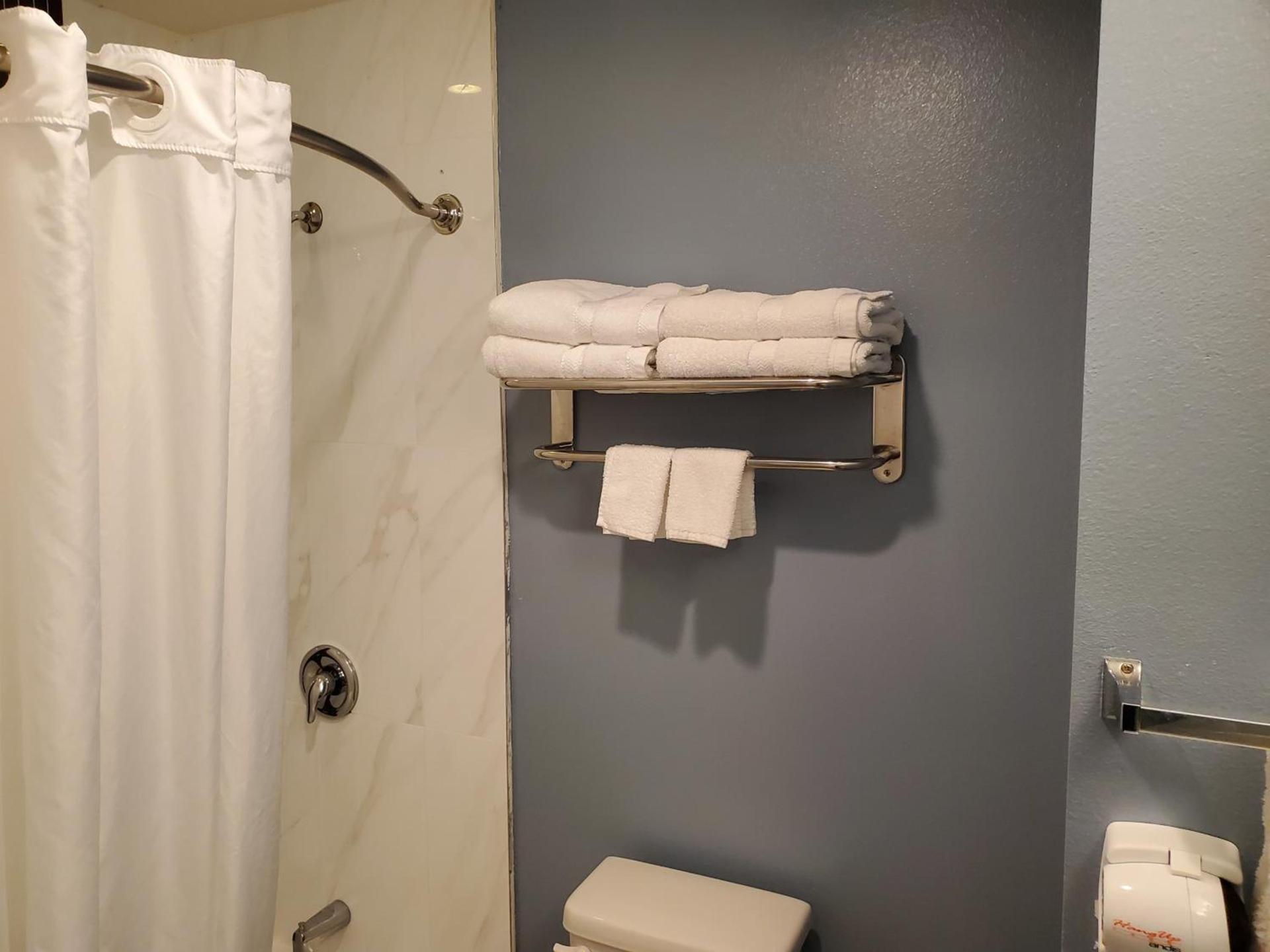 Ocean Surf Inn & Suites photo 8