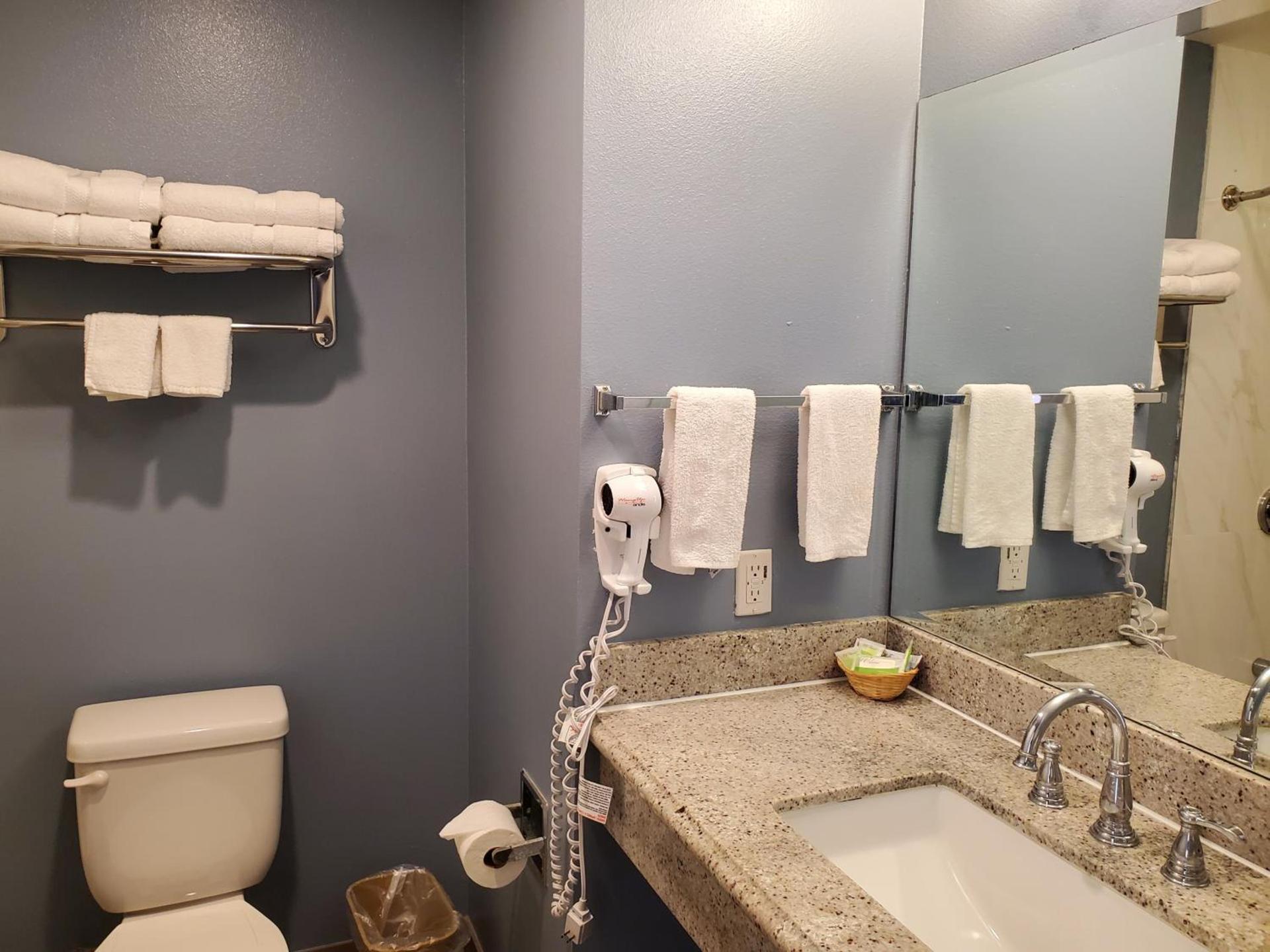 Ocean Surf Inn & Suites photo 7