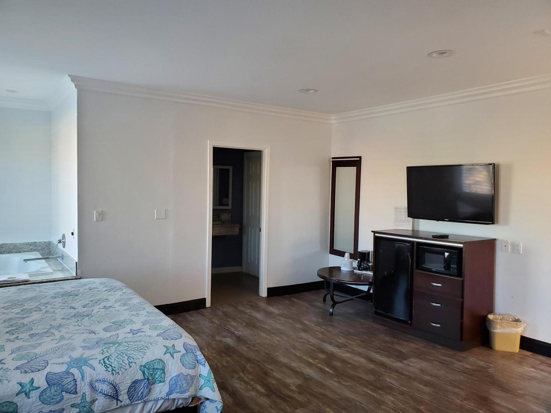 Ocean Surf Inn & Suites photo 4