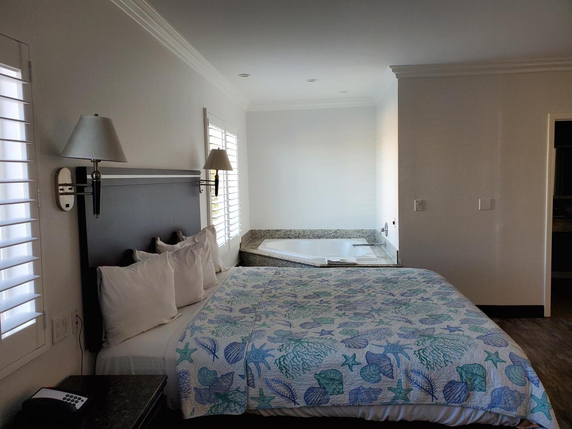 Ocean Surf Inn & Suites photo 6