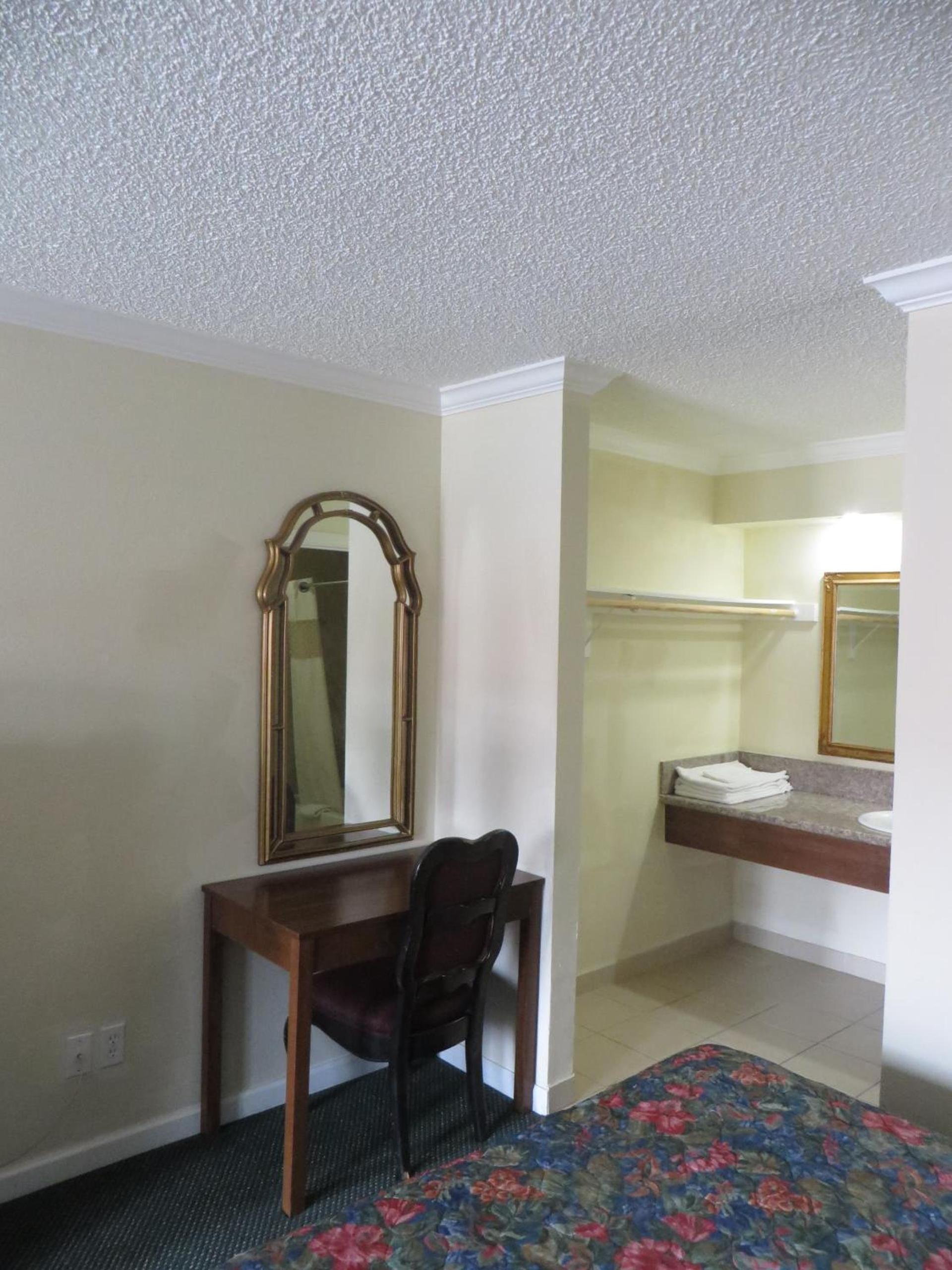 National Inn Garden Grove photo 8