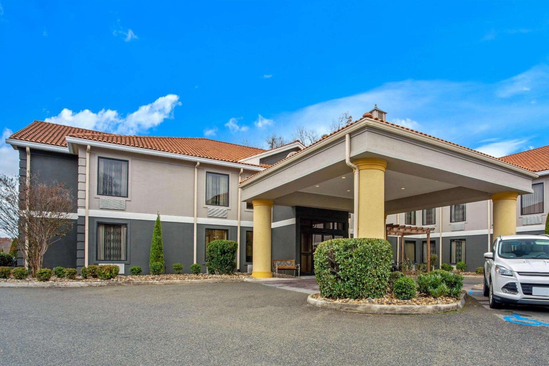 La Quinta Inn by Wyndham Radford photo 11