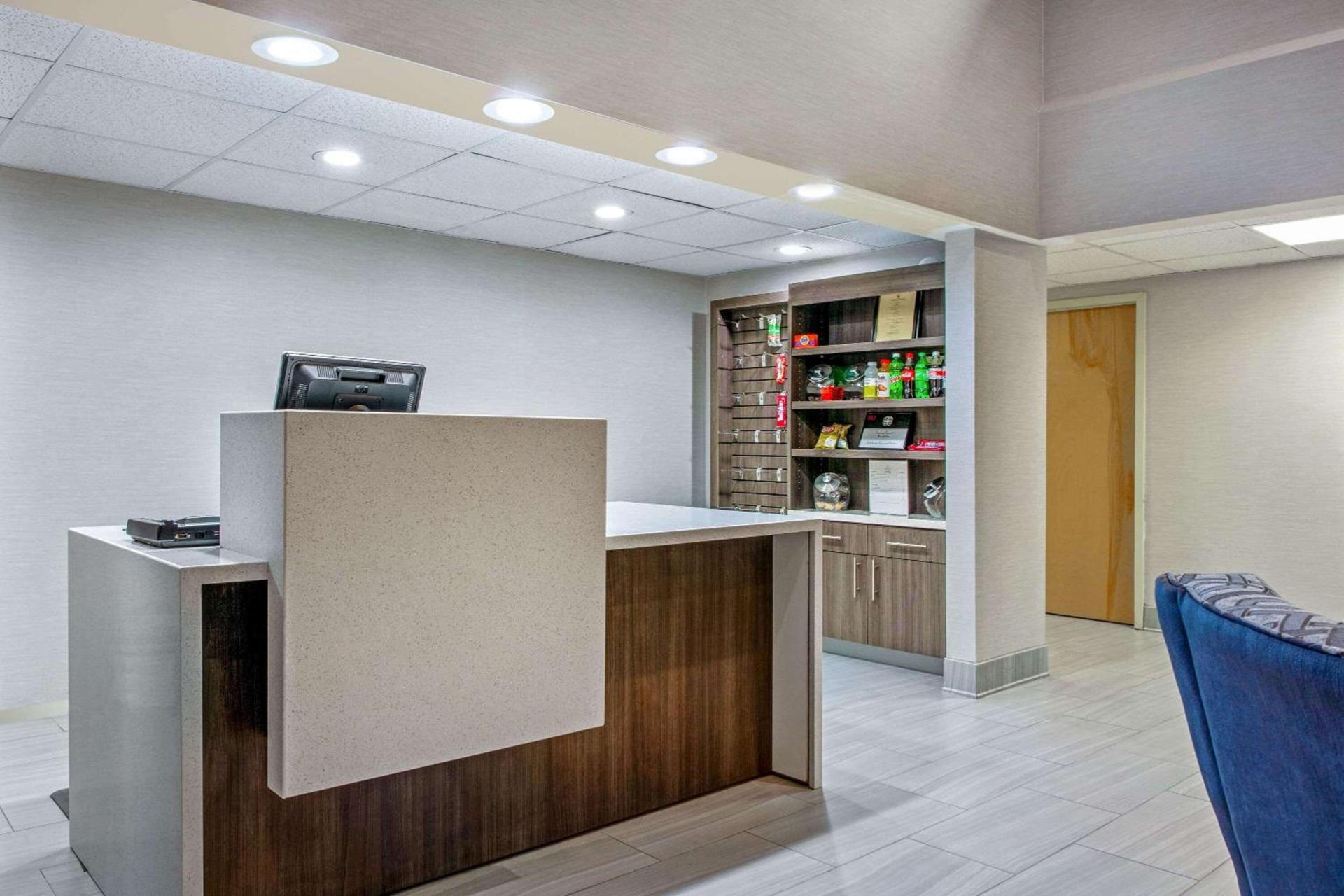 La Quinta Inn by Wyndham Radford photo 9