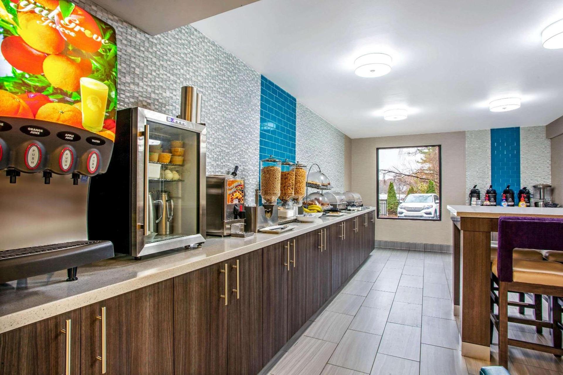 La Quinta Inn by Wyndham Radford photo 8