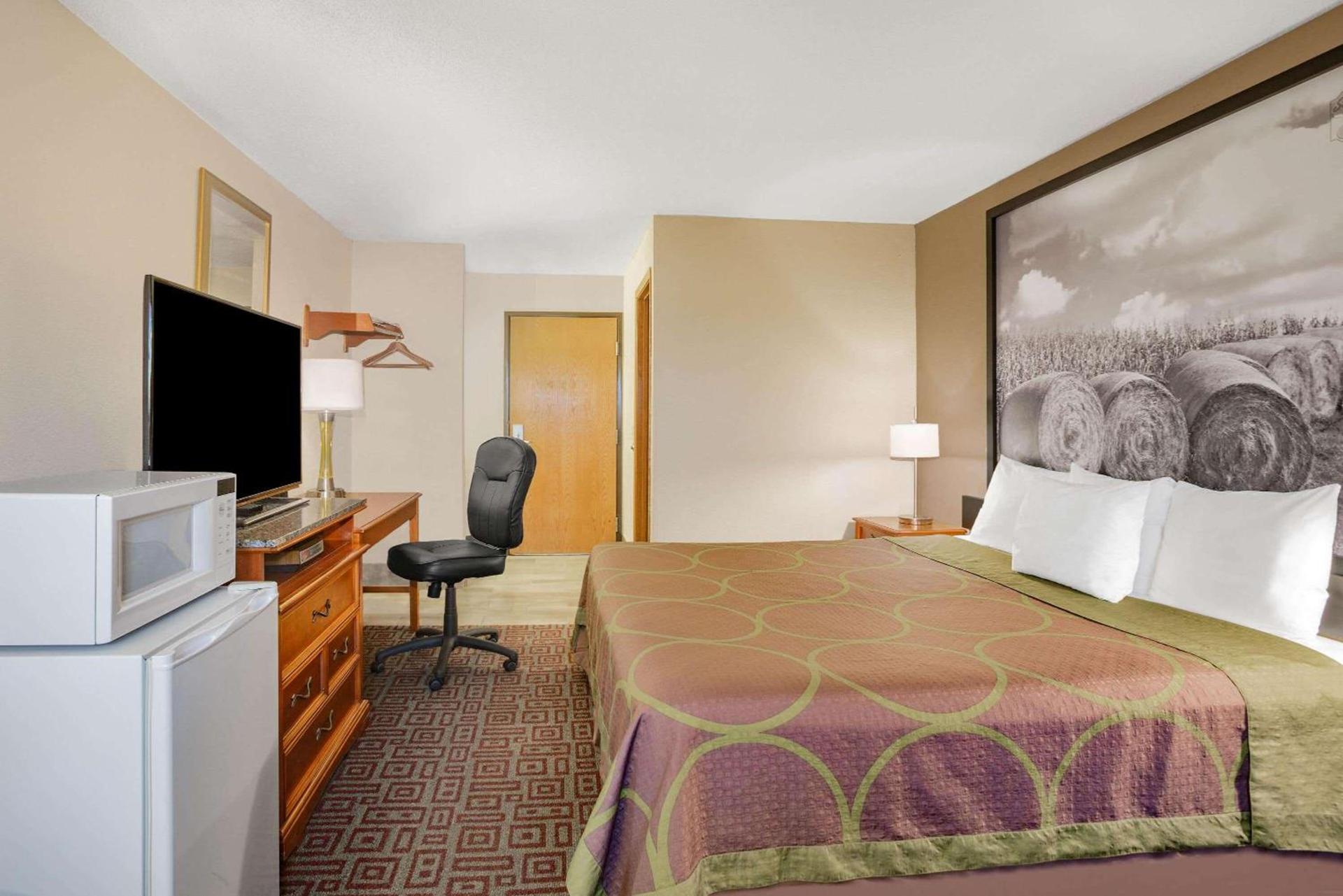 Super 8 by Wyndham Fort Madison photo 8