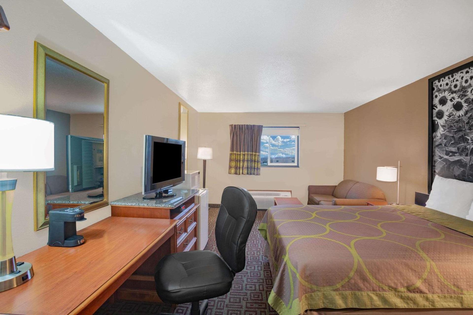 Super 8 by Wyndham Fort Madison photo 9