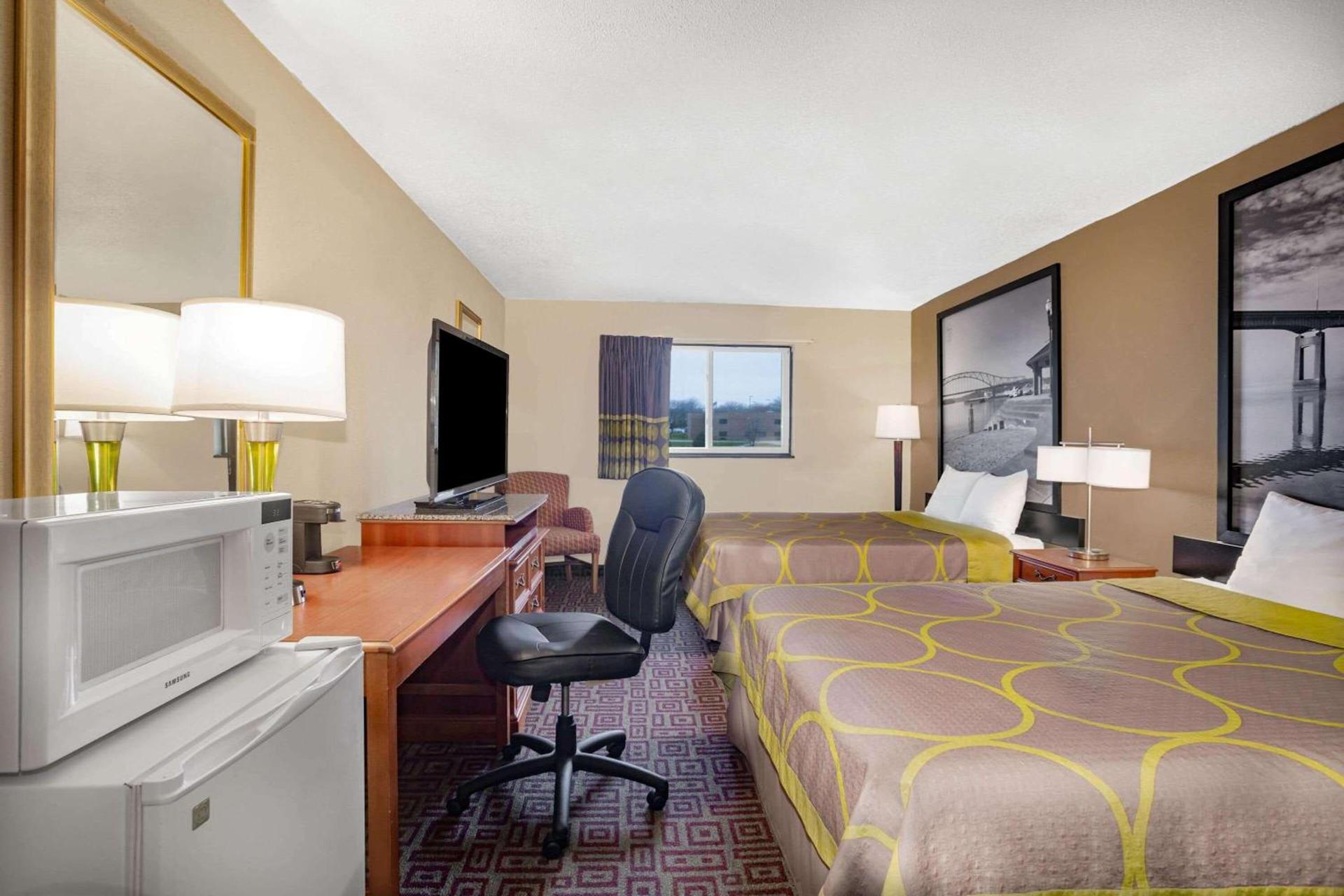 Super 8 by Wyndham Fort Madison photo 15