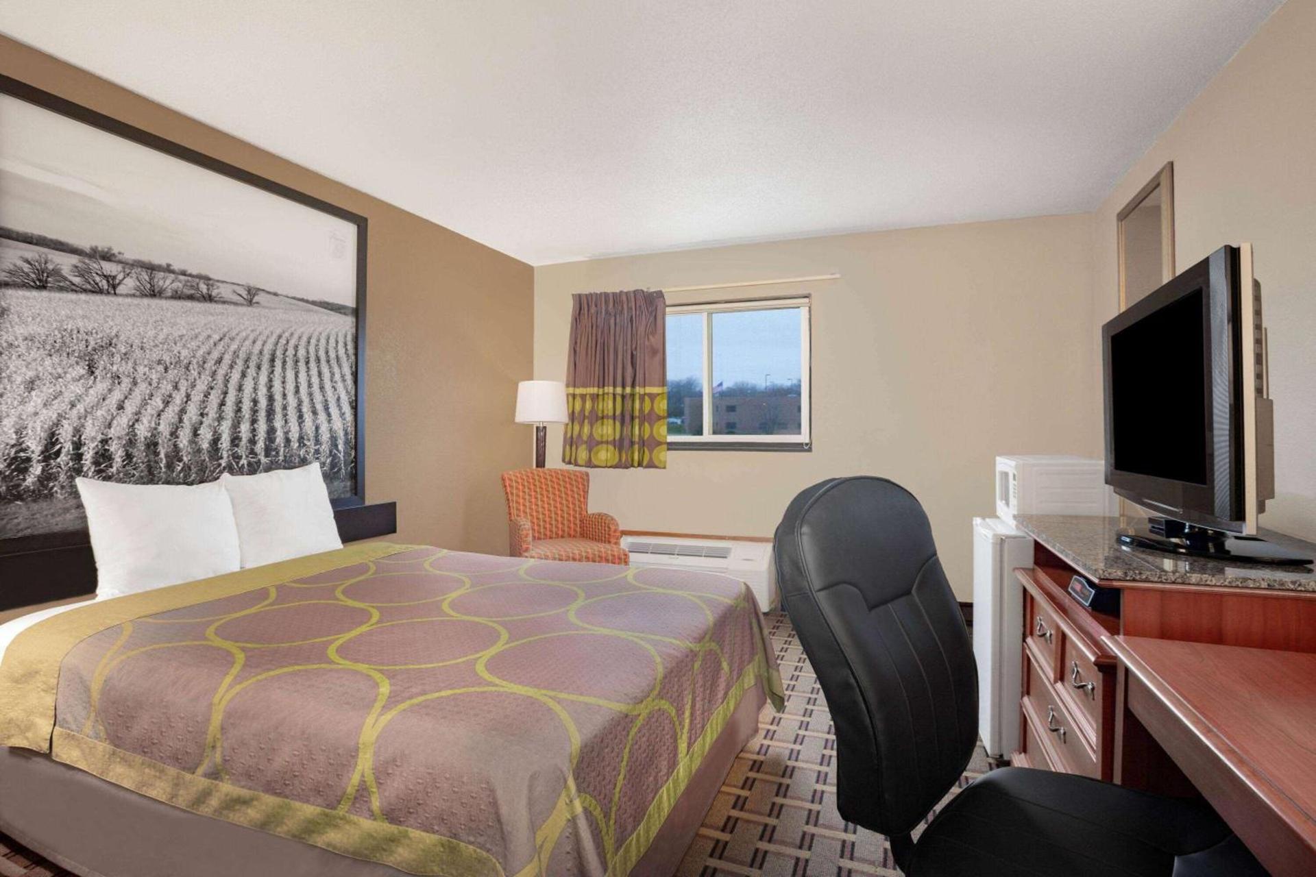 Super 8 by Wyndham Fort Madison photo 16