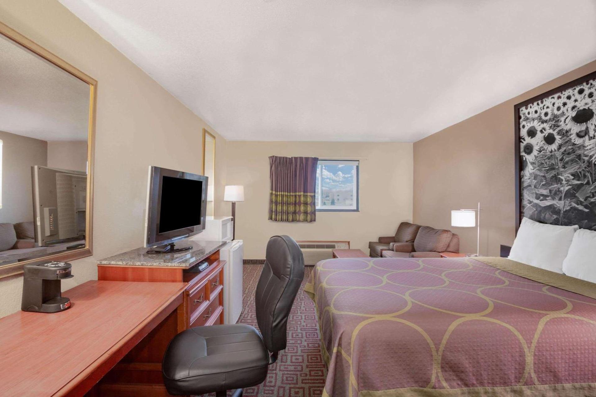 Super 8 by Wyndham Fort Madison photo 12