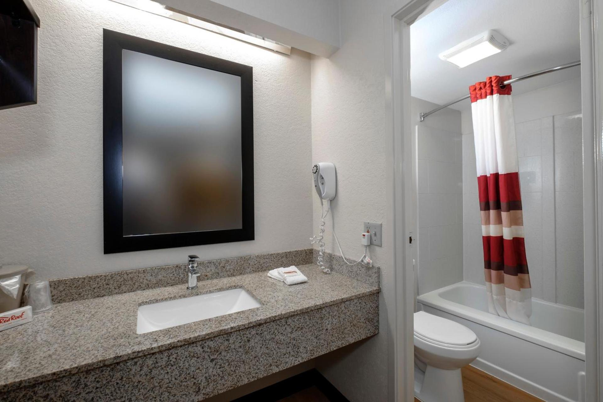 Red Roof Inn Sumter photo 19