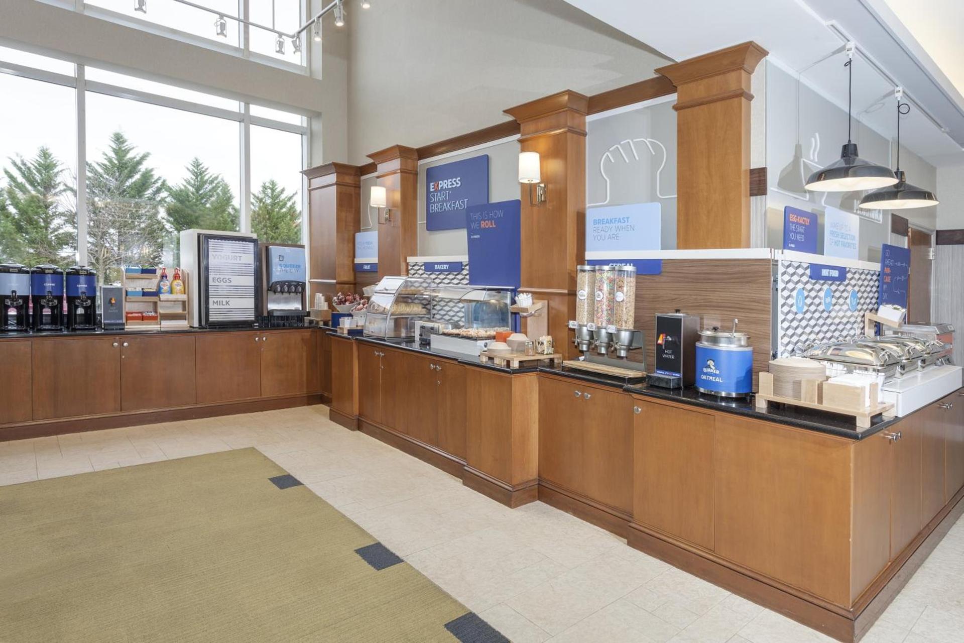 Holiday Inn Express & Suites Riverhead - Long Island by IHG photo 16