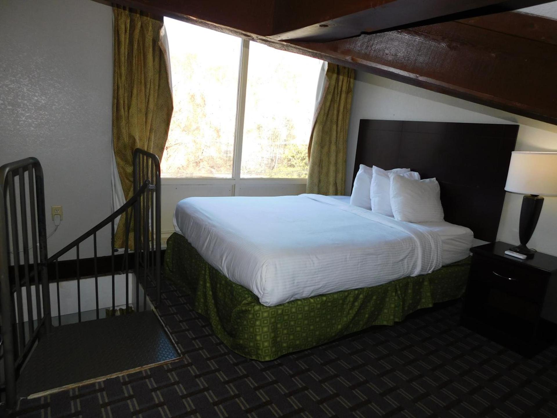 Days Inn & Suites by Wyndham Downtown Gatlinburg Parkway photo 80
