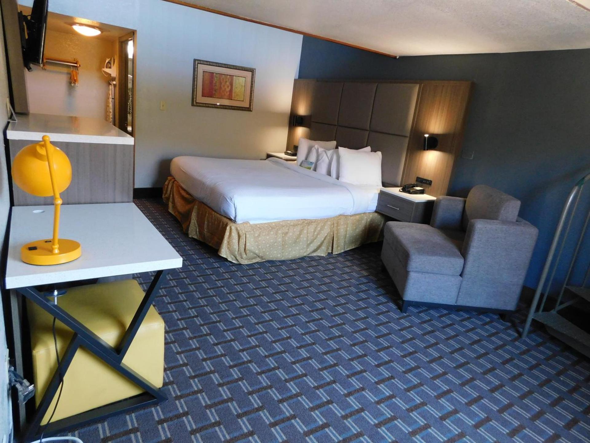 Days Inn & Suites by Wyndham Downtown Gatlinburg Parkway photo 77