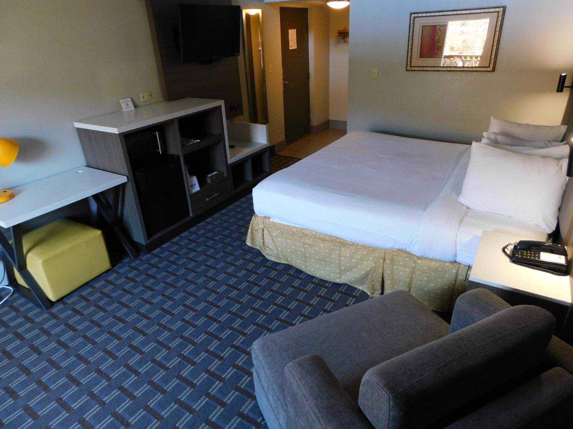 Days Inn & Suites by Wyndham Downtown Gatlinburg Parkway photo 76