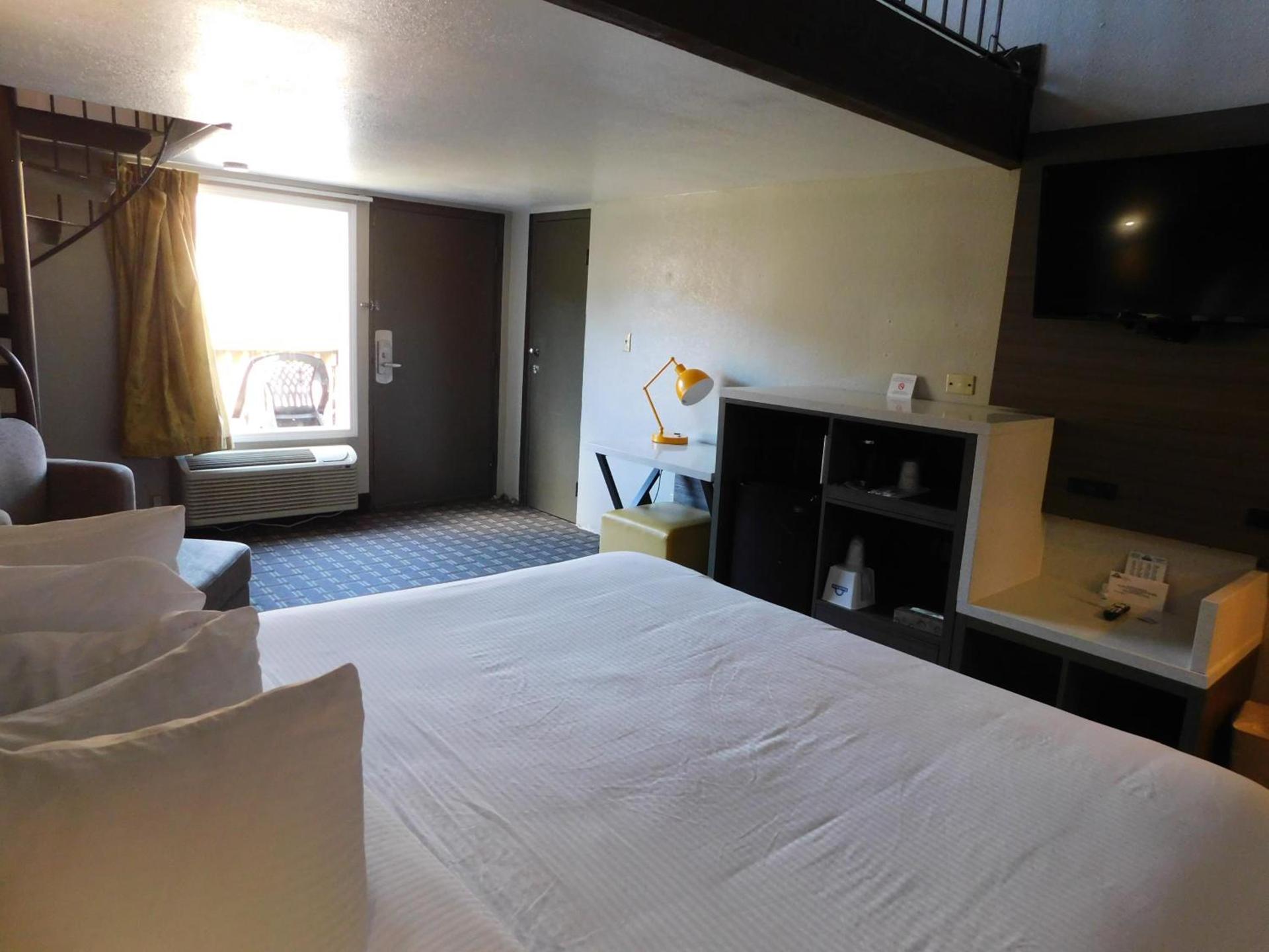 Days Inn & Suites by Wyndham Downtown Gatlinburg Parkway photo 75
