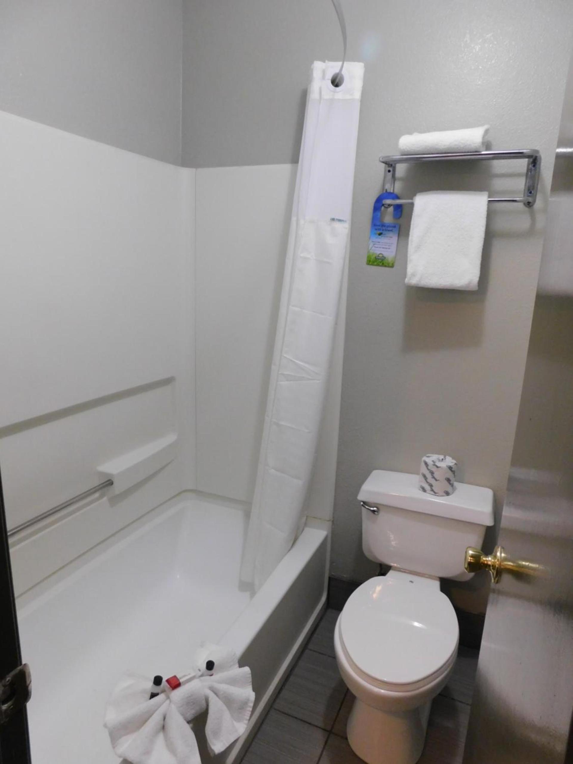 Days Inn & Suites by Wyndham Downtown Gatlinburg Parkway photo 20