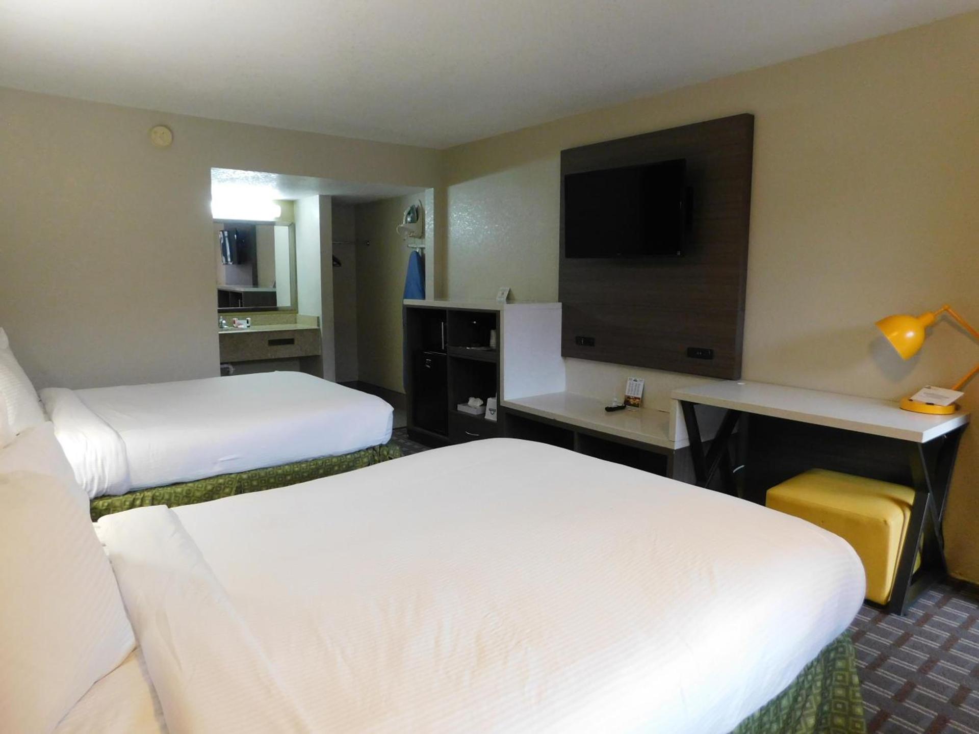 Days Inn & Suites by Wyndham Downtown Gatlinburg Parkway photo 69