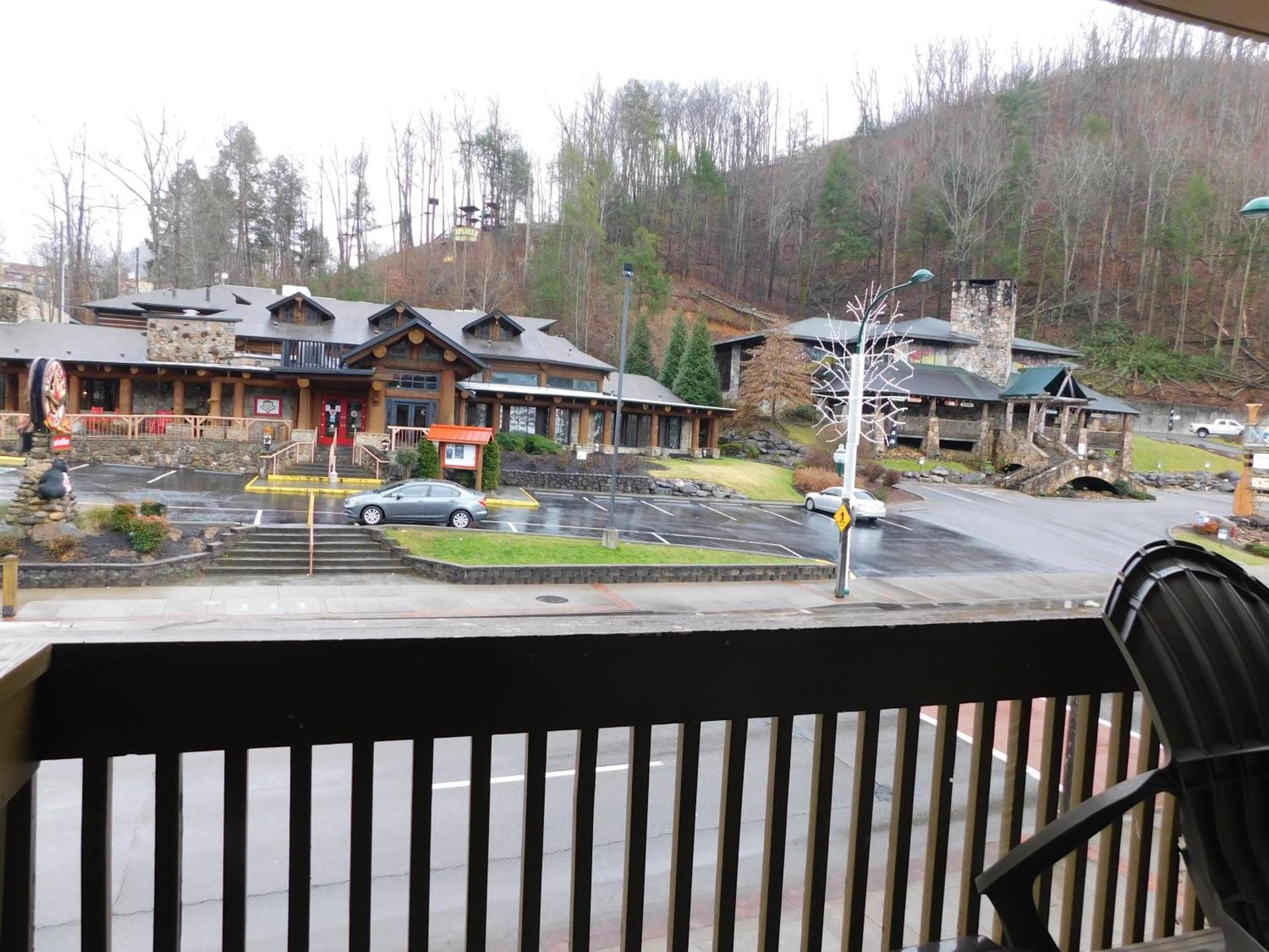 Days Inn & Suites by Wyndham Downtown Gatlinburg Parkway photo 58