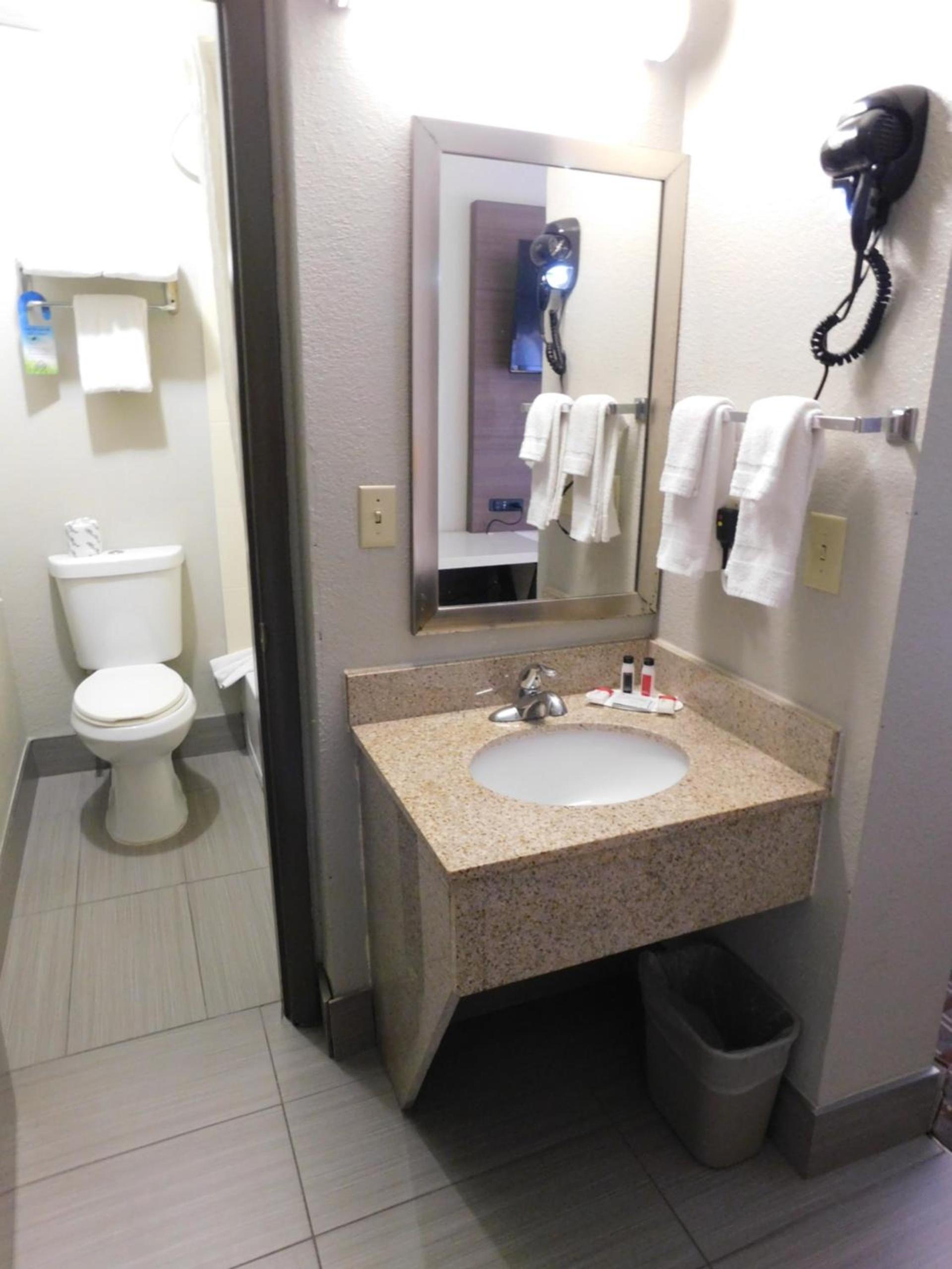 Days Inn & Suites by Wyndham Downtown Gatlinburg Parkway photo 55