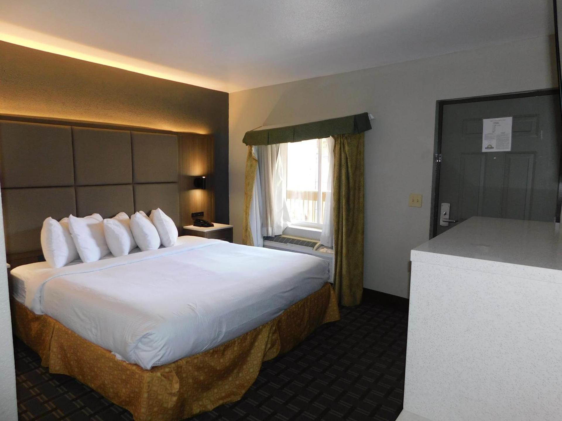 Days Inn & Suites by Wyndham Downtown Gatlinburg Parkway photo 57