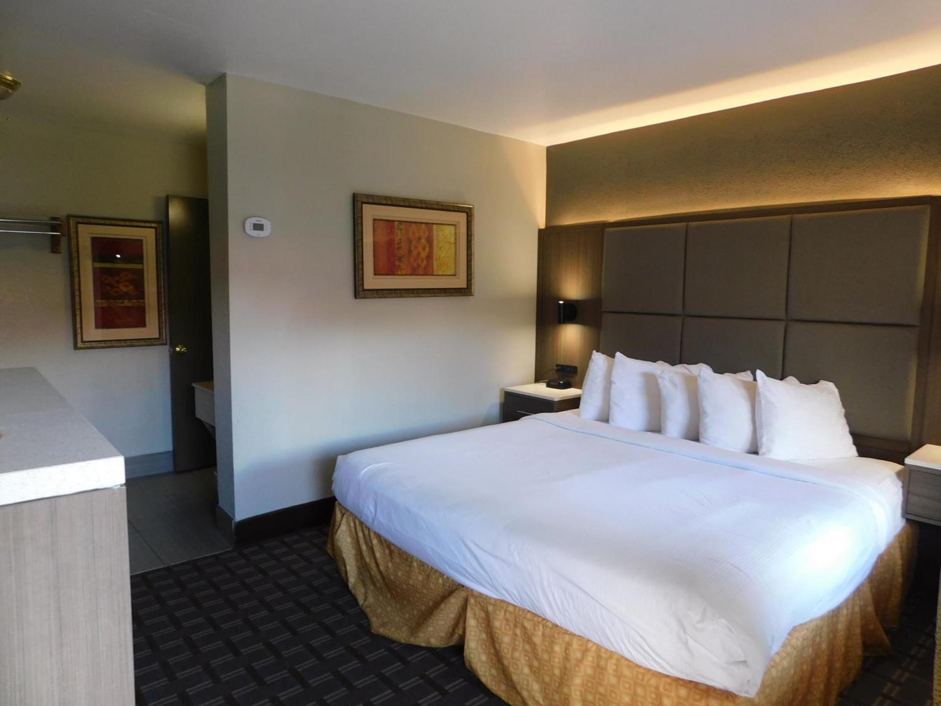 Days Inn & Suites by Wyndham Downtown Gatlinburg Parkway photo 61