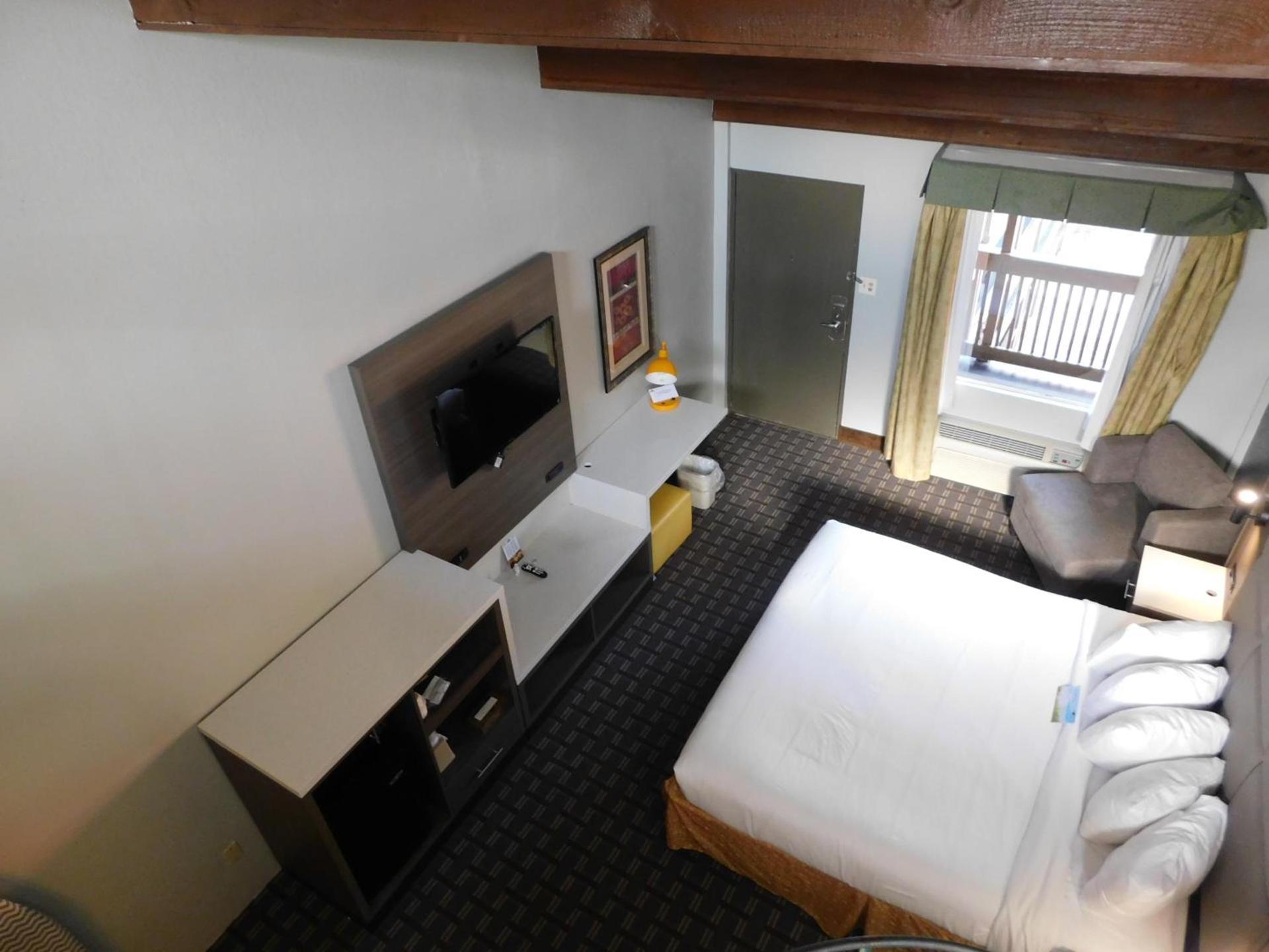 Days Inn & Suites by Wyndham Downtown Gatlinburg Parkway photo 45