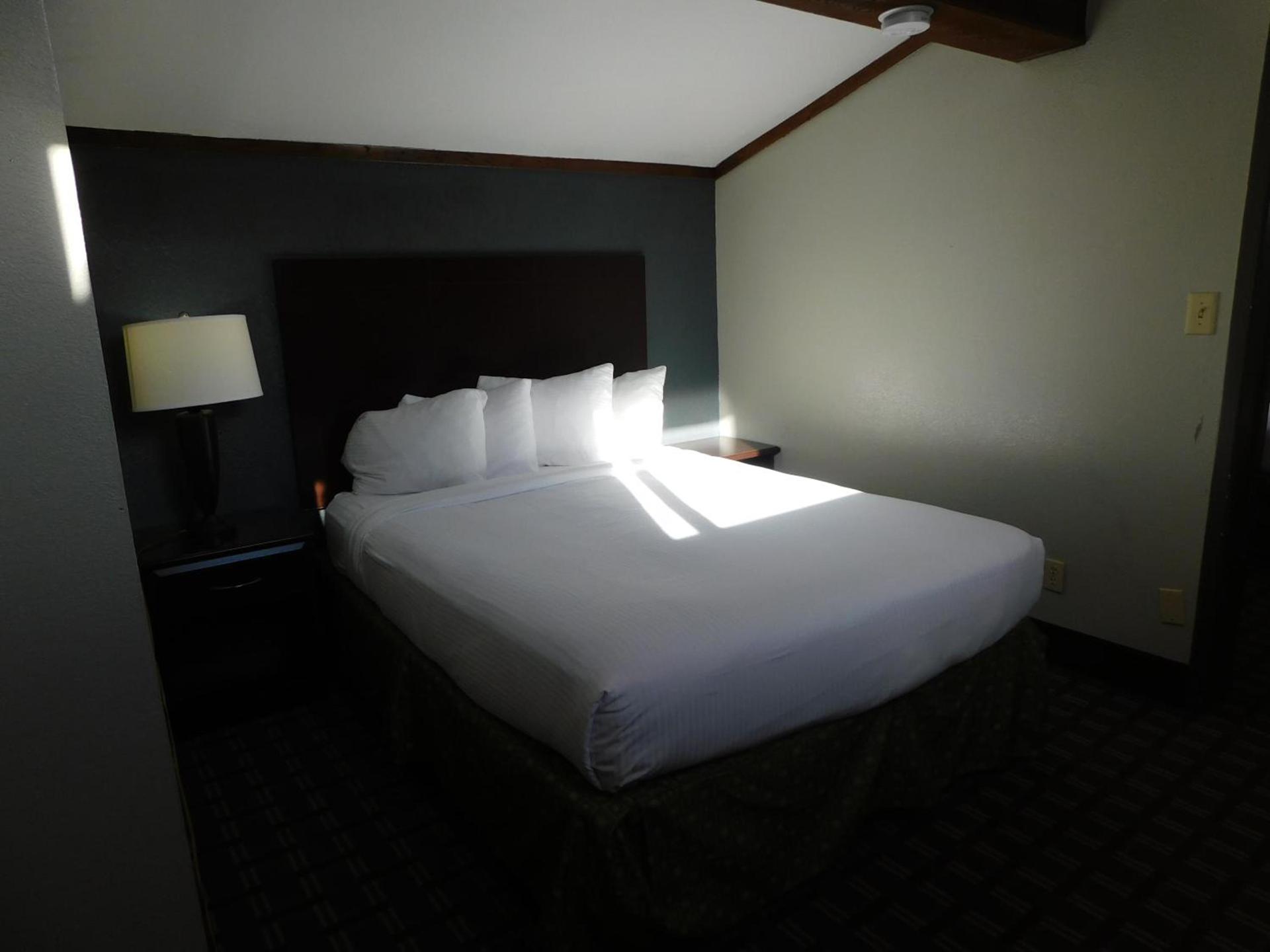 Days Inn & Suites by Wyndham Downtown Gatlinburg Parkway photo 47