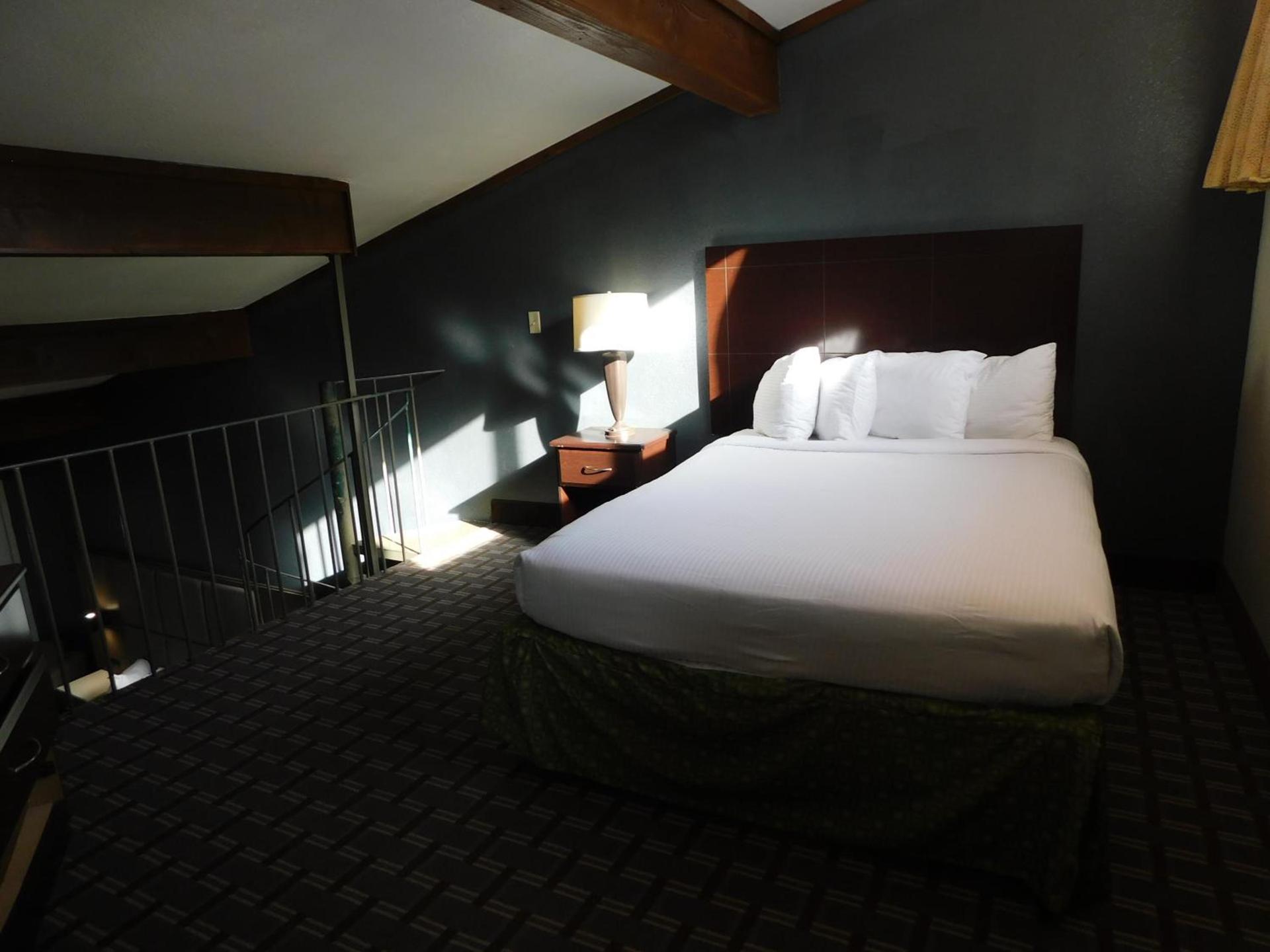Days Inn & Suites by Wyndham Downtown Gatlinburg Parkway photo 49
