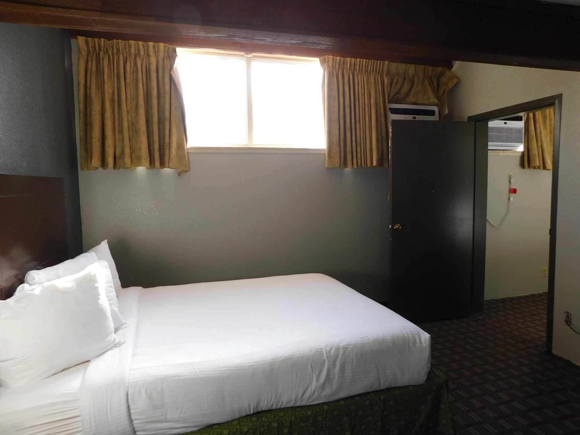 Days Inn & Suites by Wyndham Downtown Gatlinburg Parkway photo 50