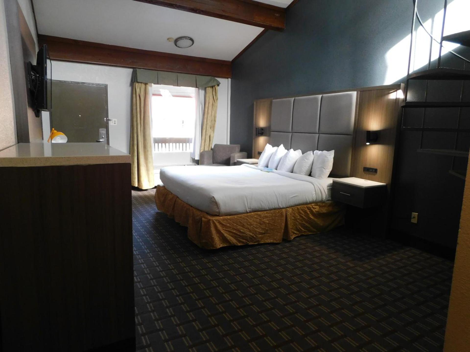 Days Inn & Suites by Wyndham Downtown Gatlinburg Parkway photo 54