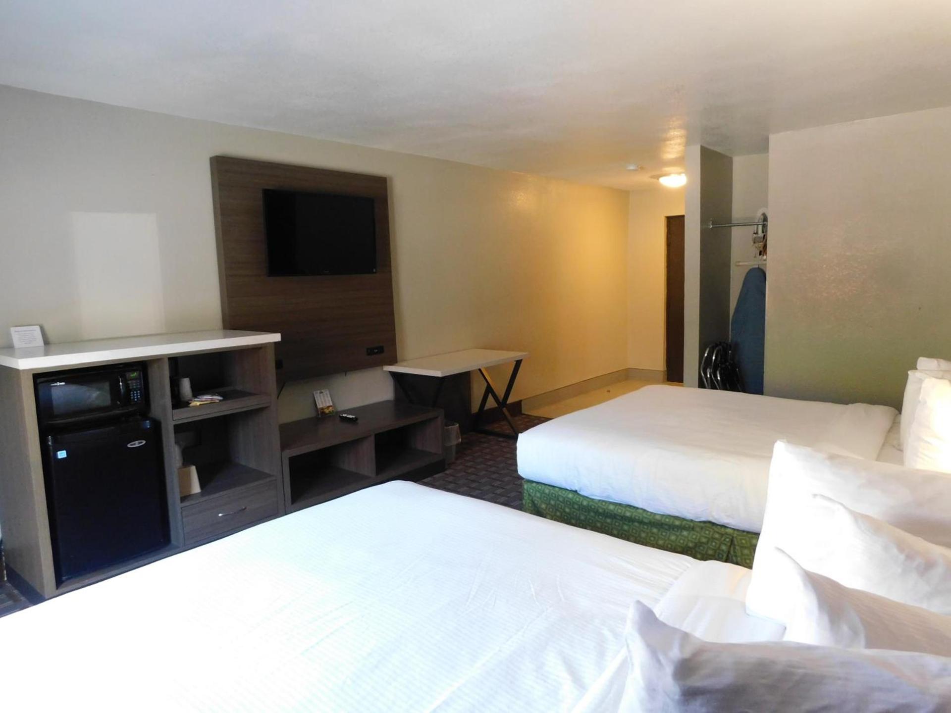 Days Inn & Suites by Wyndham Downtown Gatlinburg Parkway photo 41