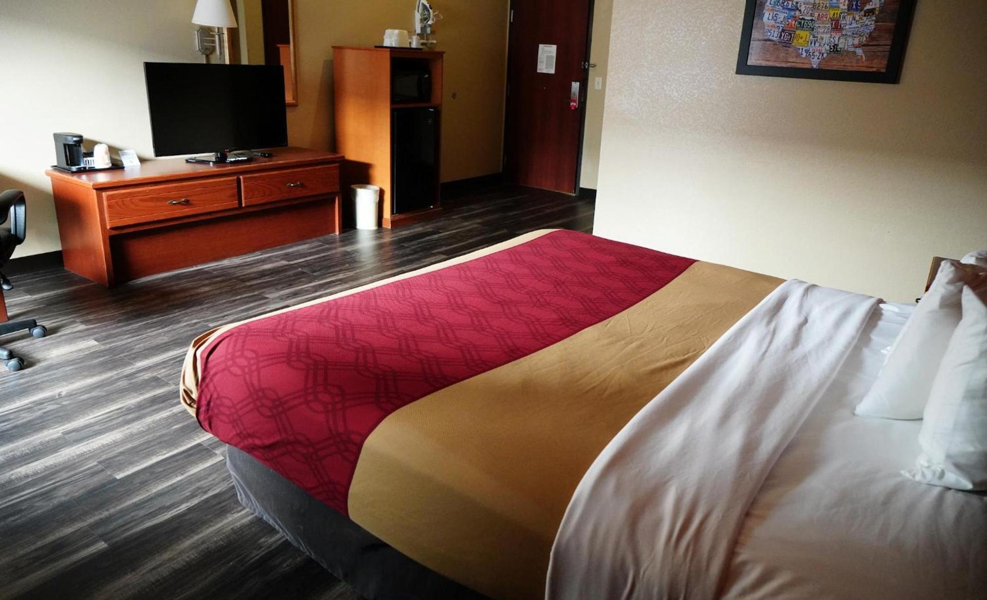 Econo Lodge Inn & Suites Kearney South photo 10