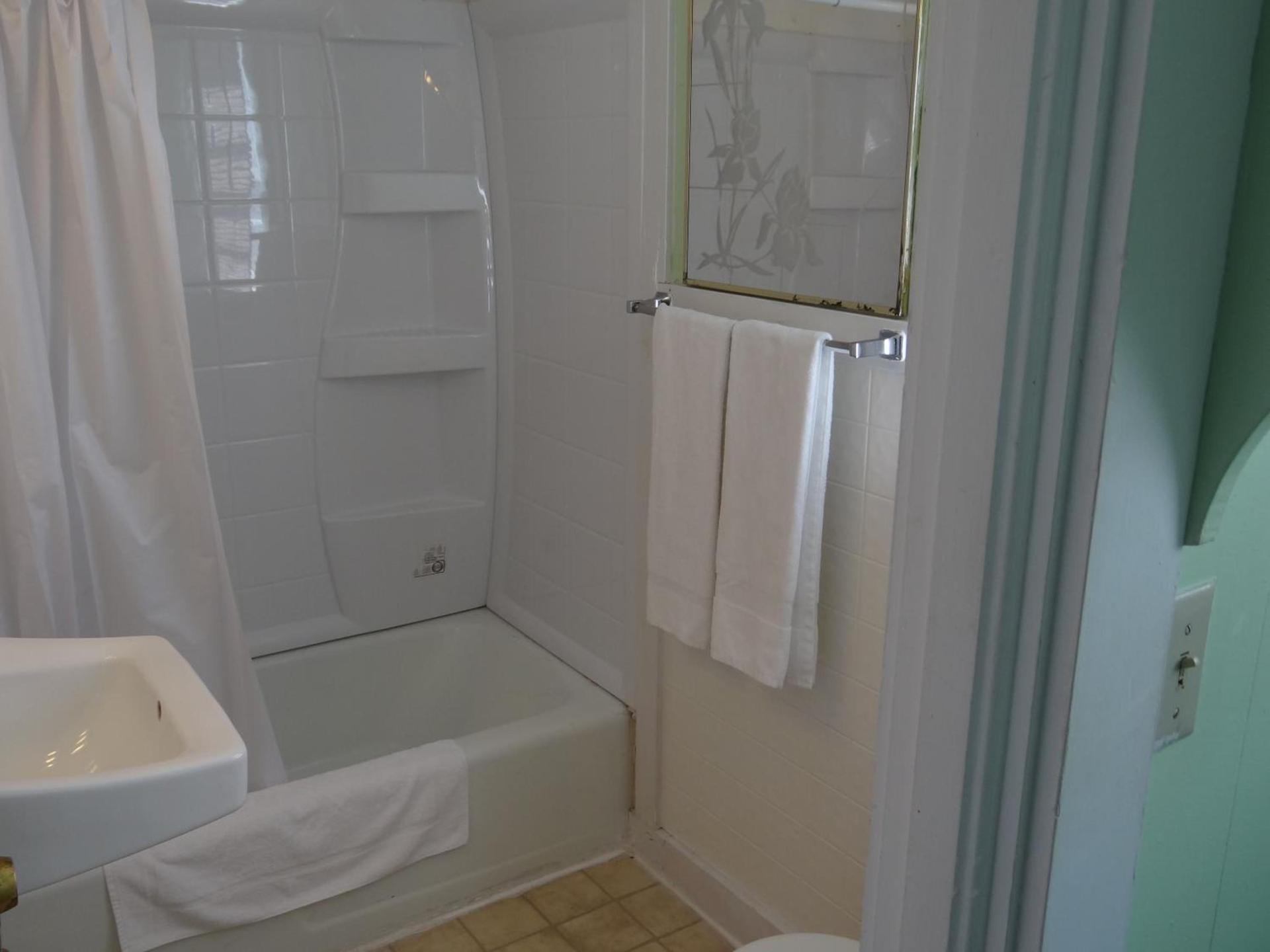 Jonathan Edwards Motel photo 24