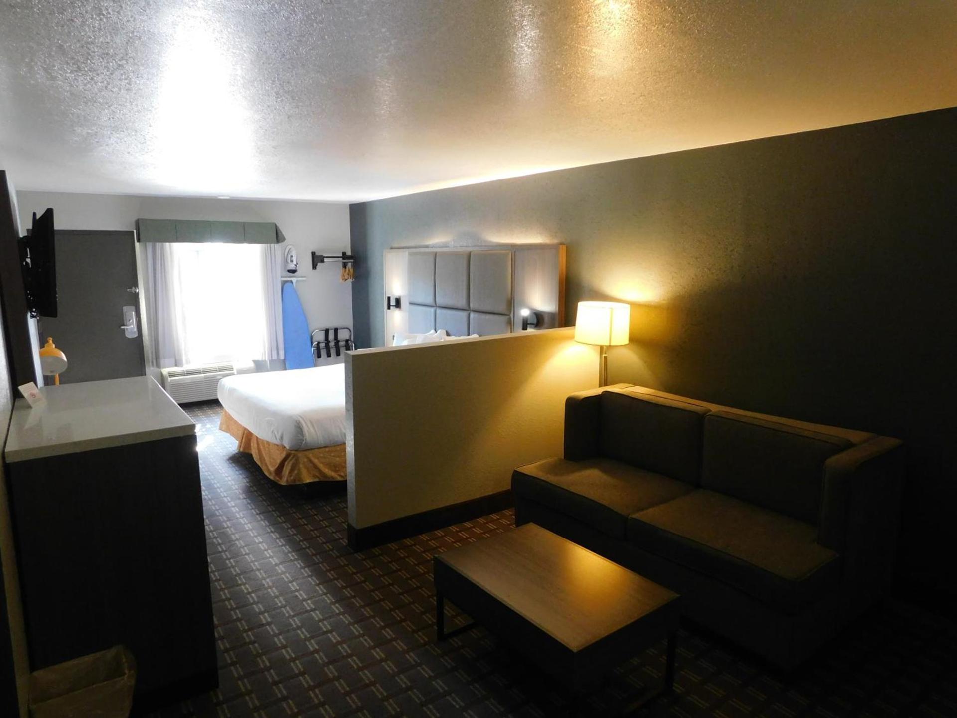 Days Inn & Suites by Wyndham Downtown Gatlinburg Parkway photo 19