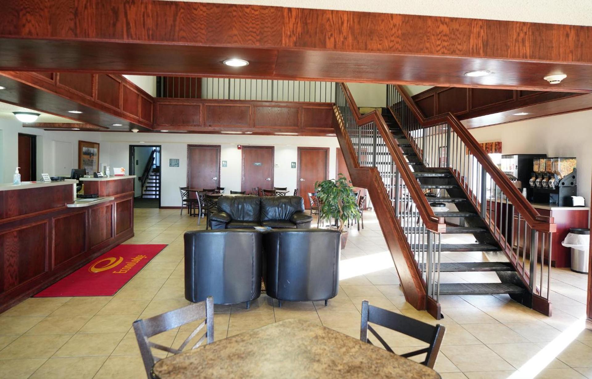 Econo Lodge Inn & Suites Kearney South photo 4
