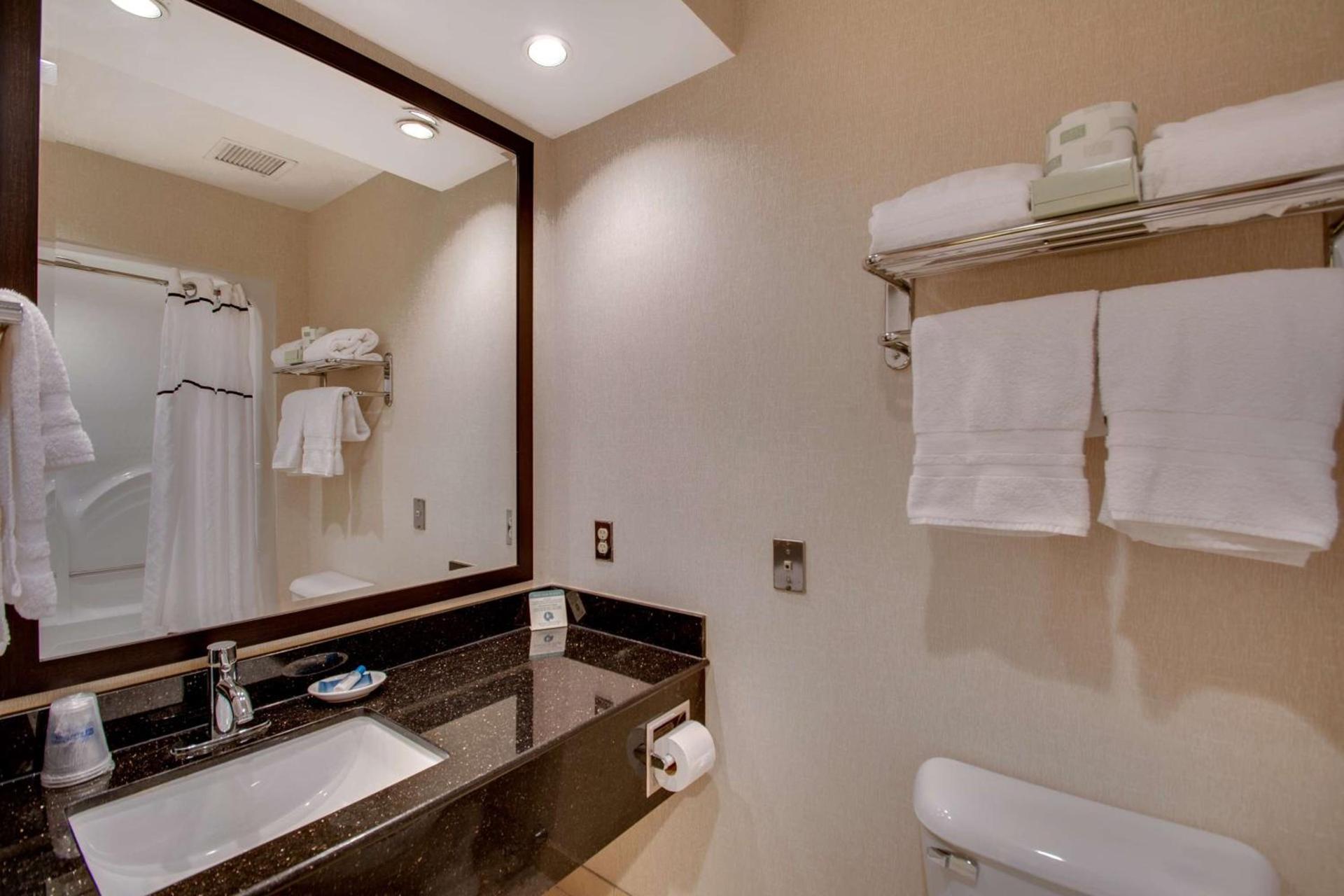 Best Western Plus, The Inn at Hampton photo 15